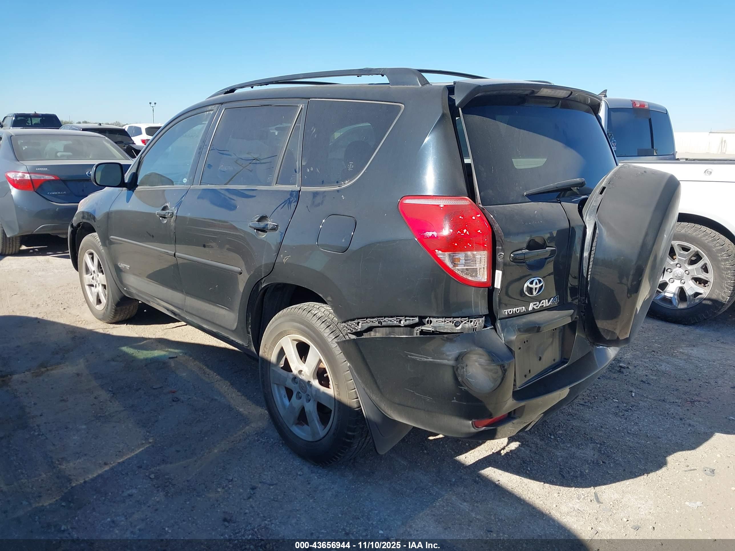 TOYOTA RAV4 image 3