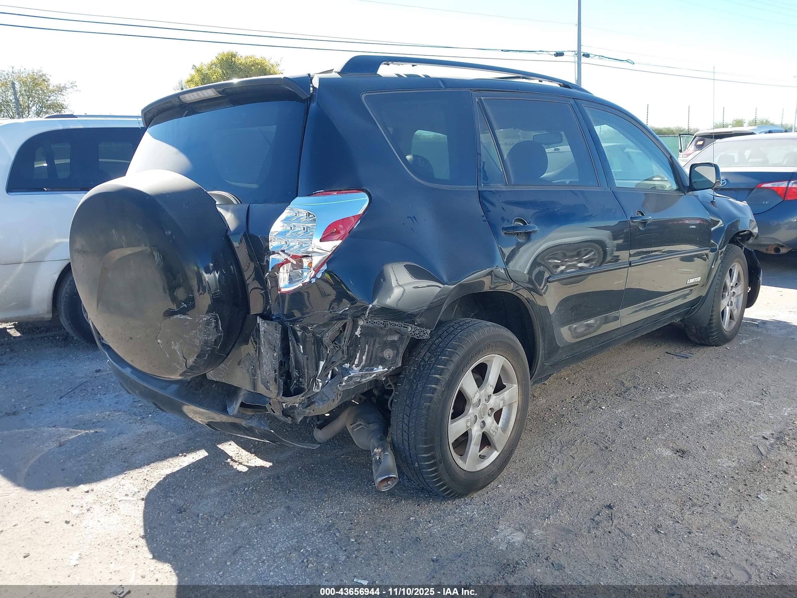 TOYOTA RAV4 image 4