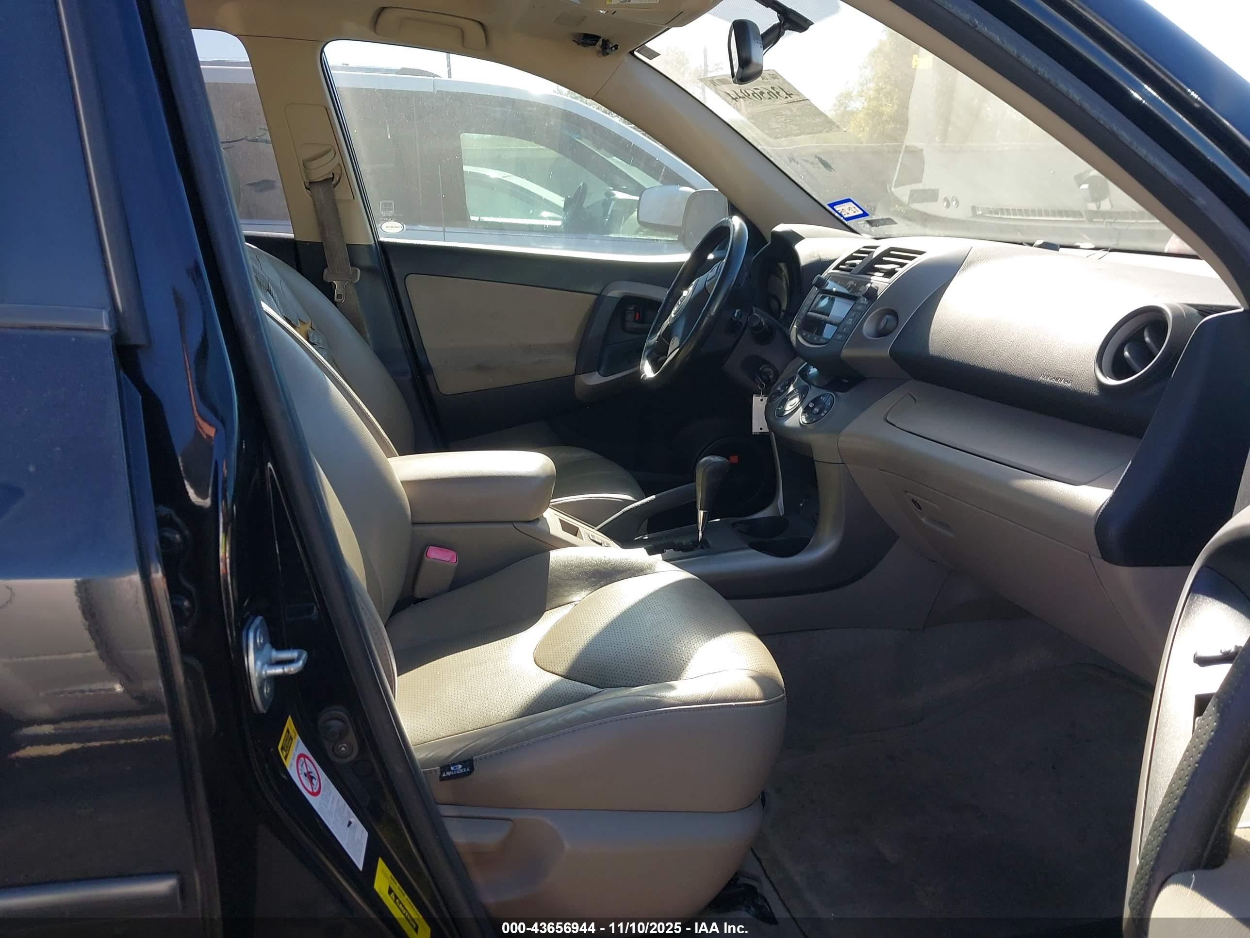 TOYOTA RAV4 image 5