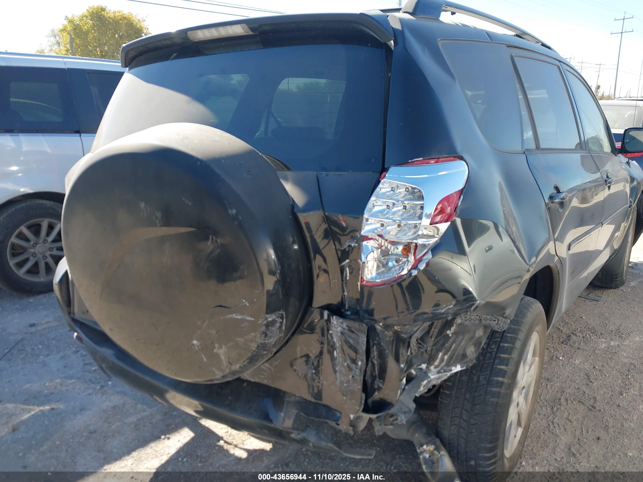 TOYOTA RAV4 image 6