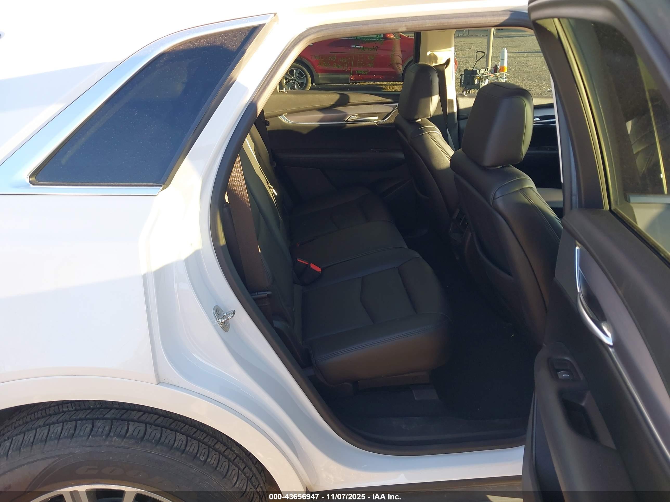 CADILLAC XT5 image 8