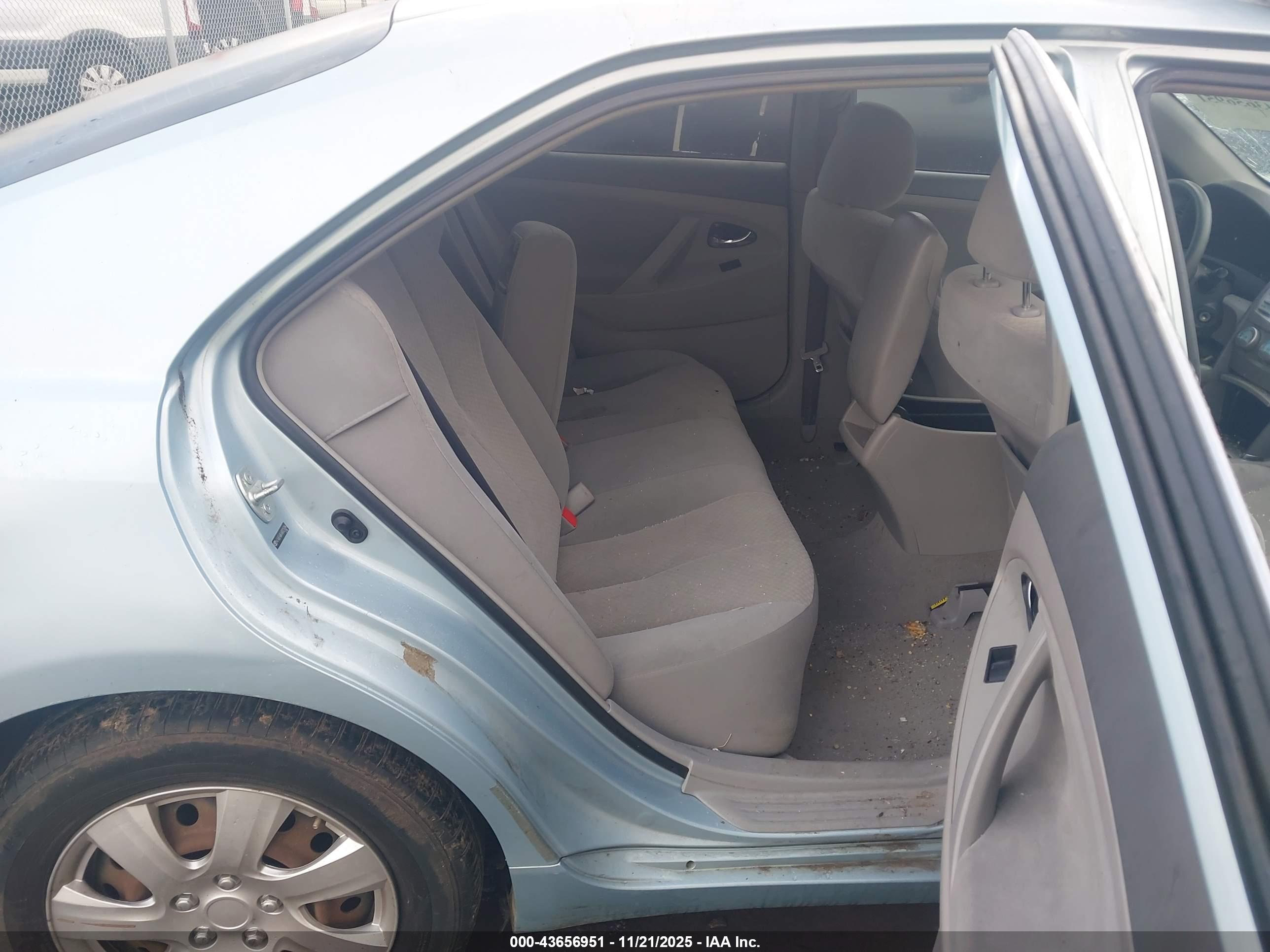 TOYOTA CAMRY image 8