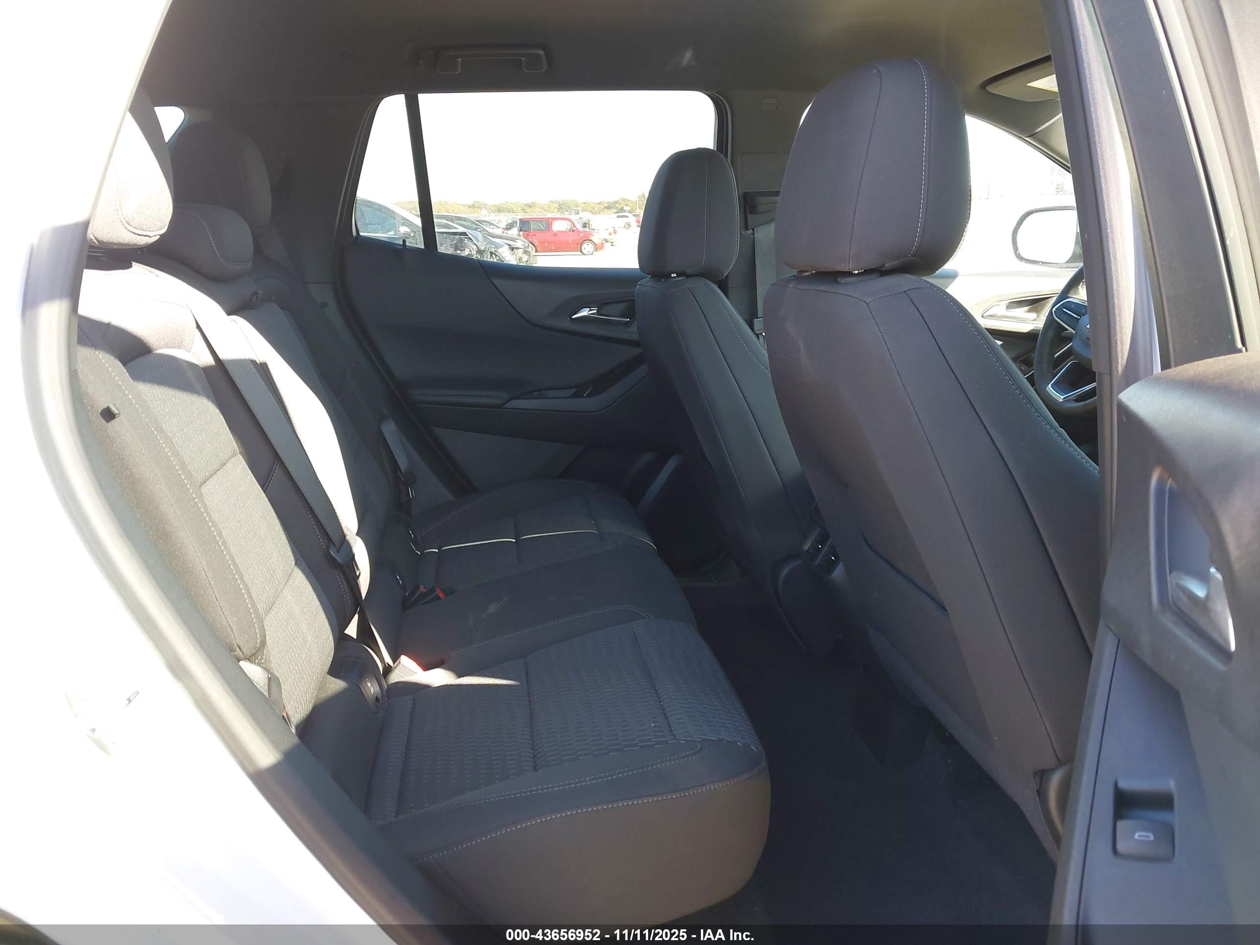 CHEVROLET EQUINOX image 8