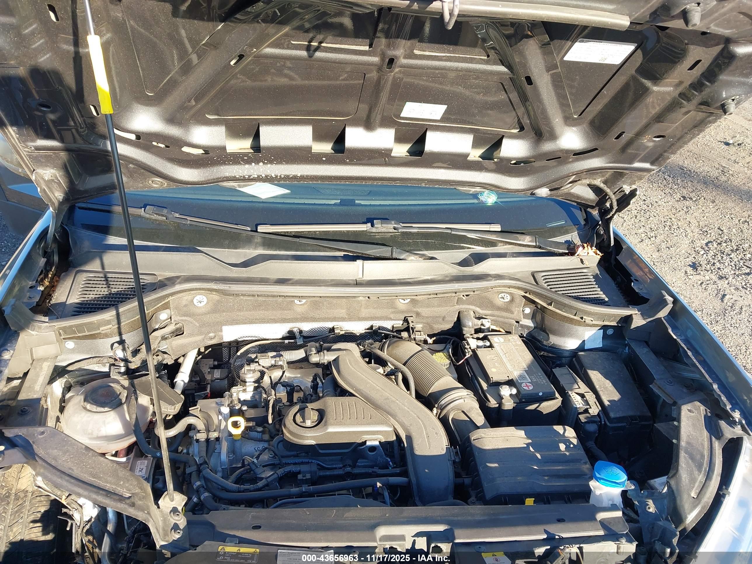 VOLKSWAGEN TAOS image 10