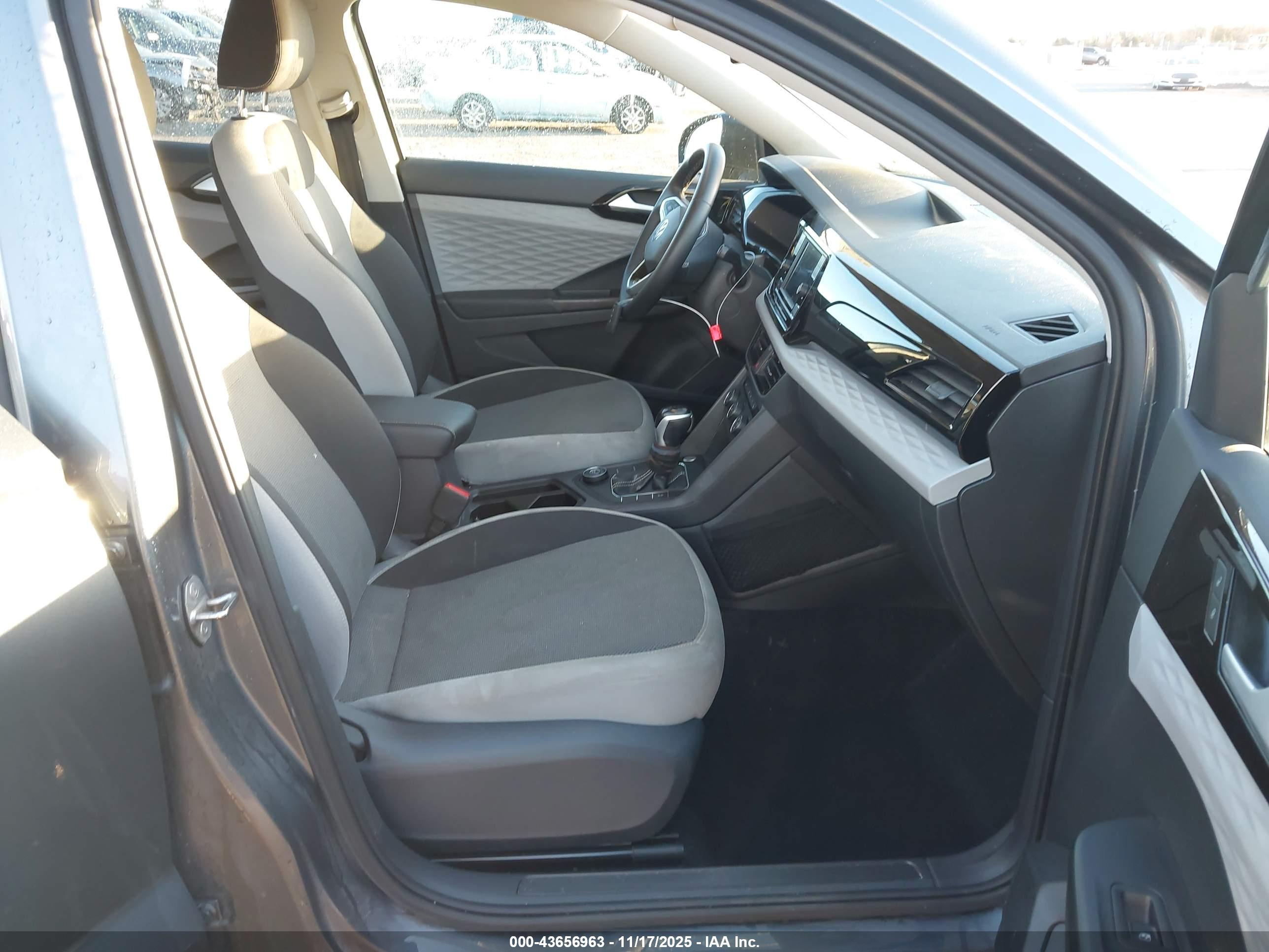 VOLKSWAGEN TAOS image 5