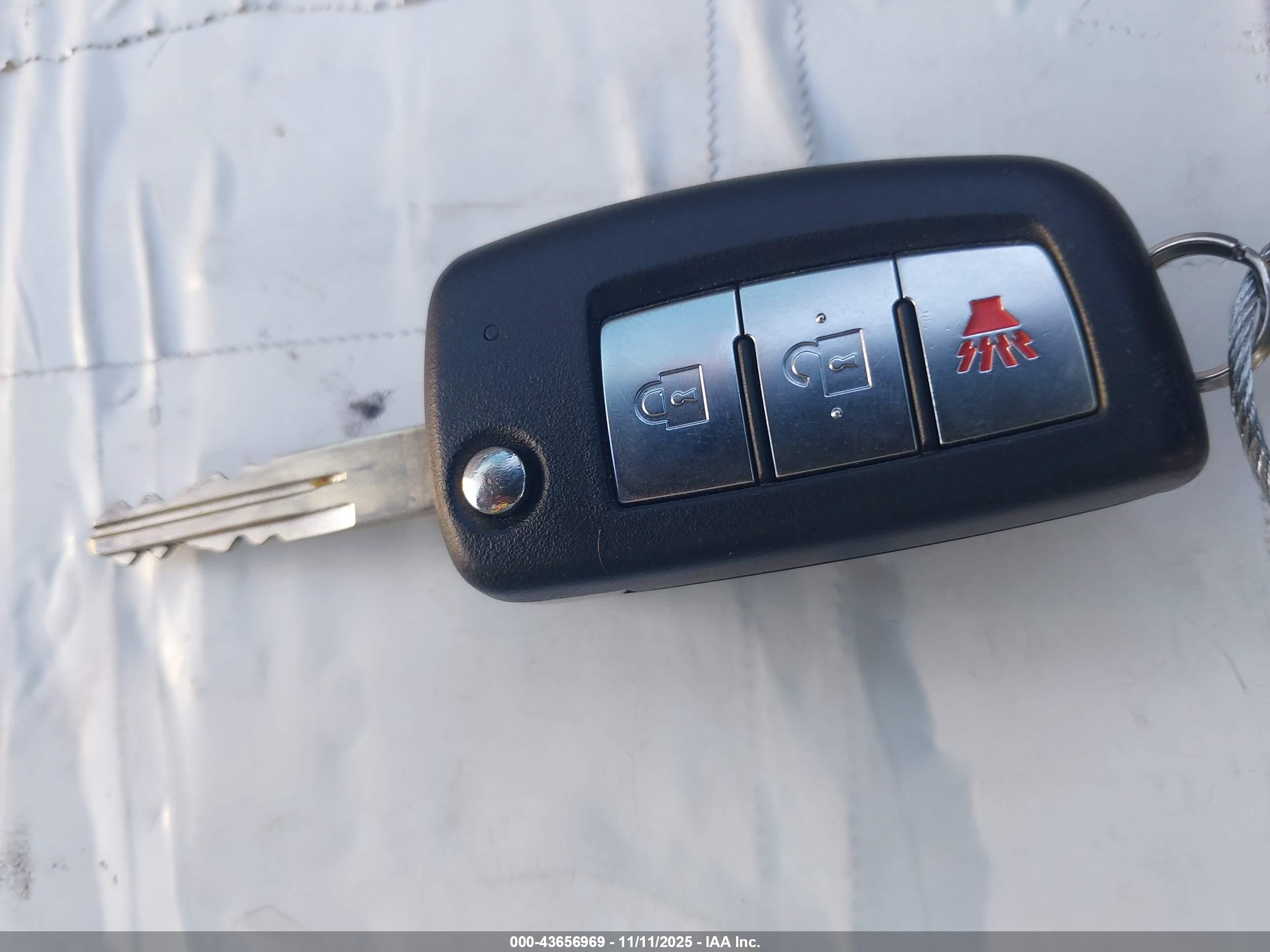 NISSAN ROGUE image 11