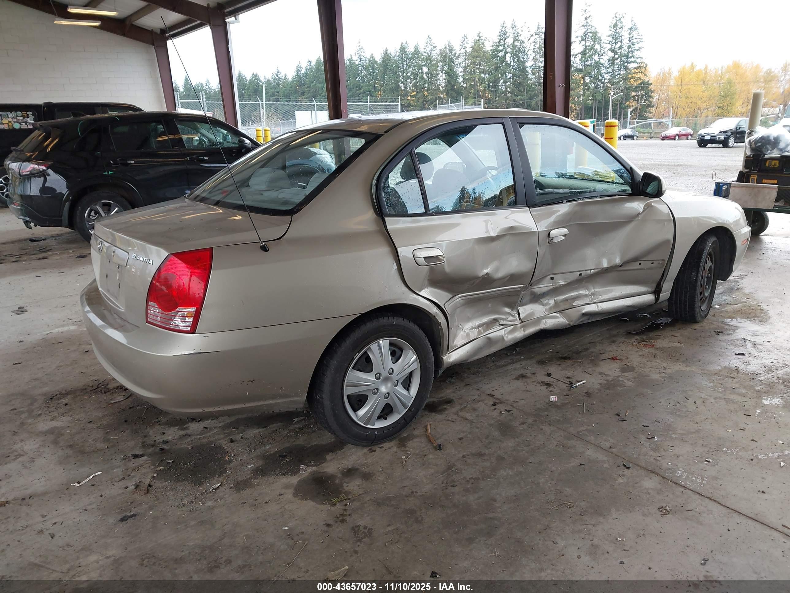 HYUNDAI ELANTRA image 4
