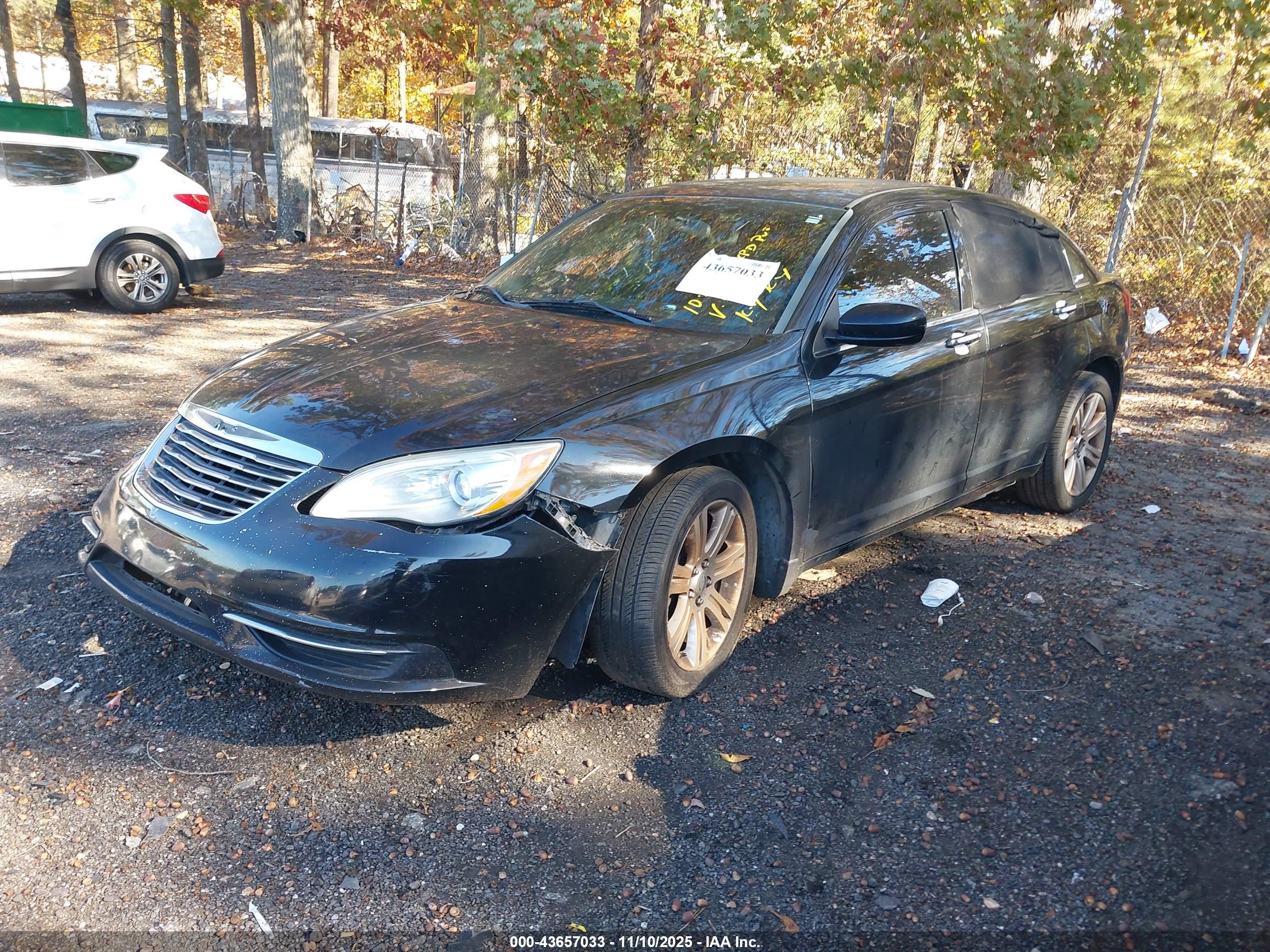 CHRYSLER 200 image 2