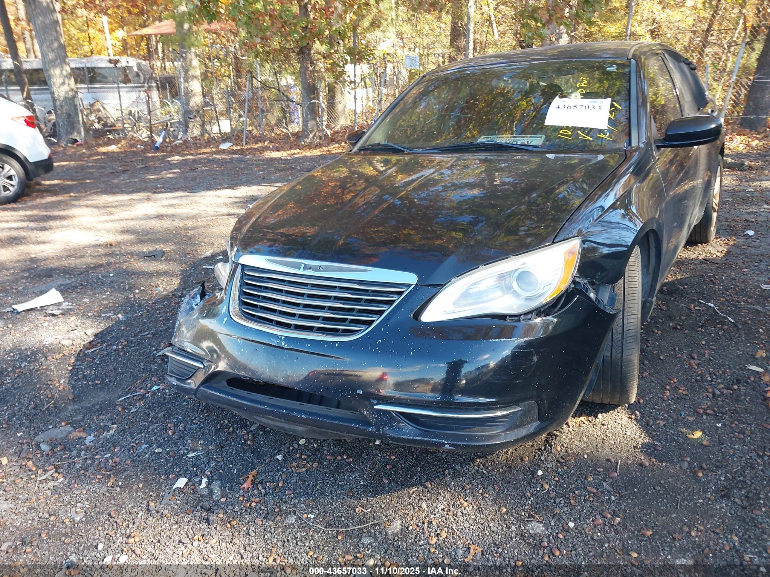 CHRYSLER 200 image 6