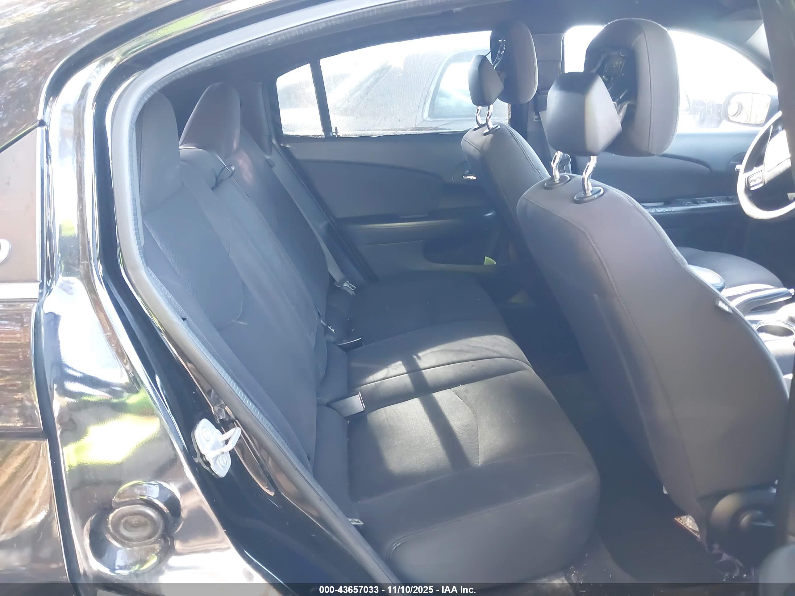 CHRYSLER 200 image 8