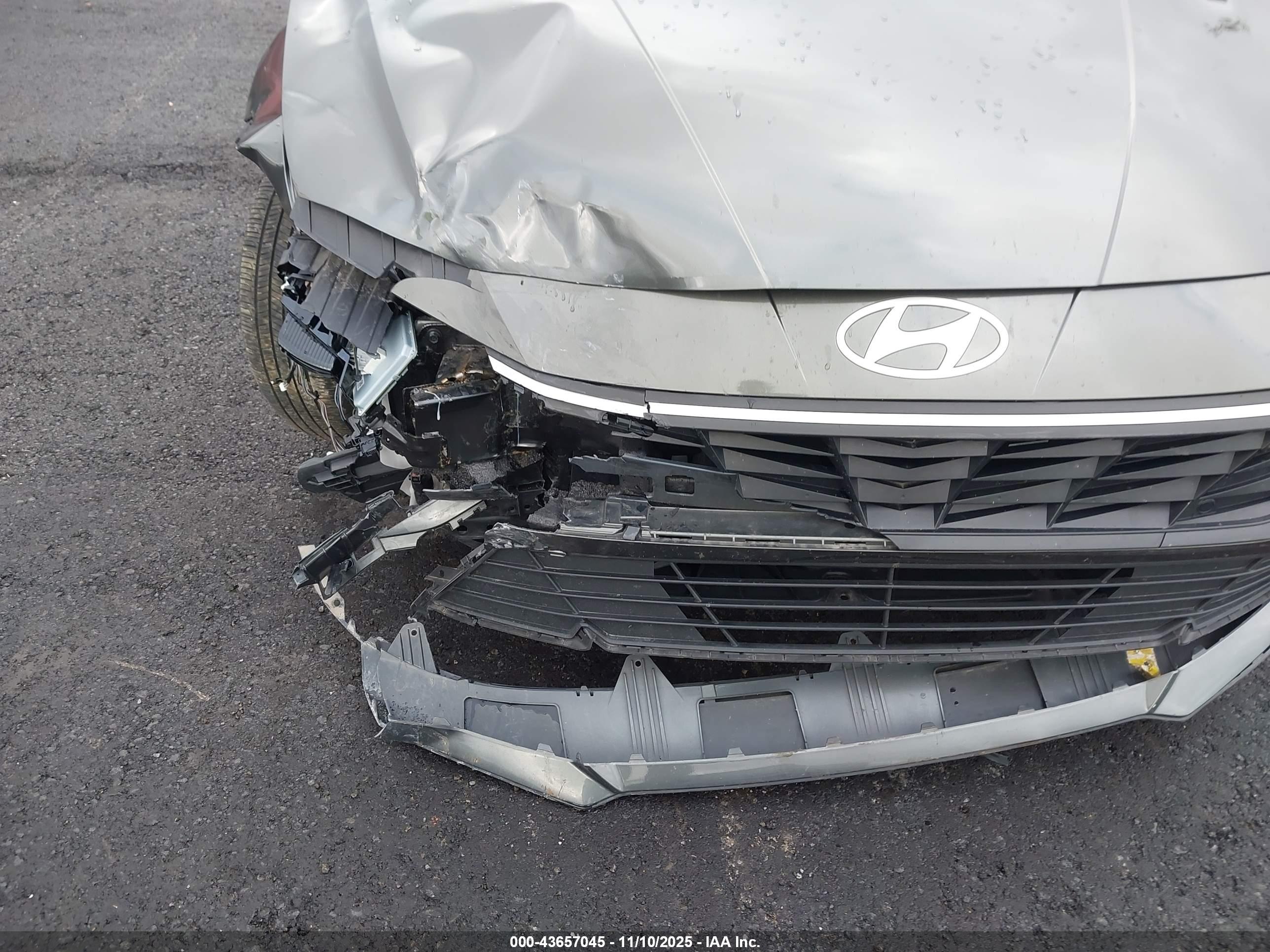 HYUNDAI ELANTRA image 6