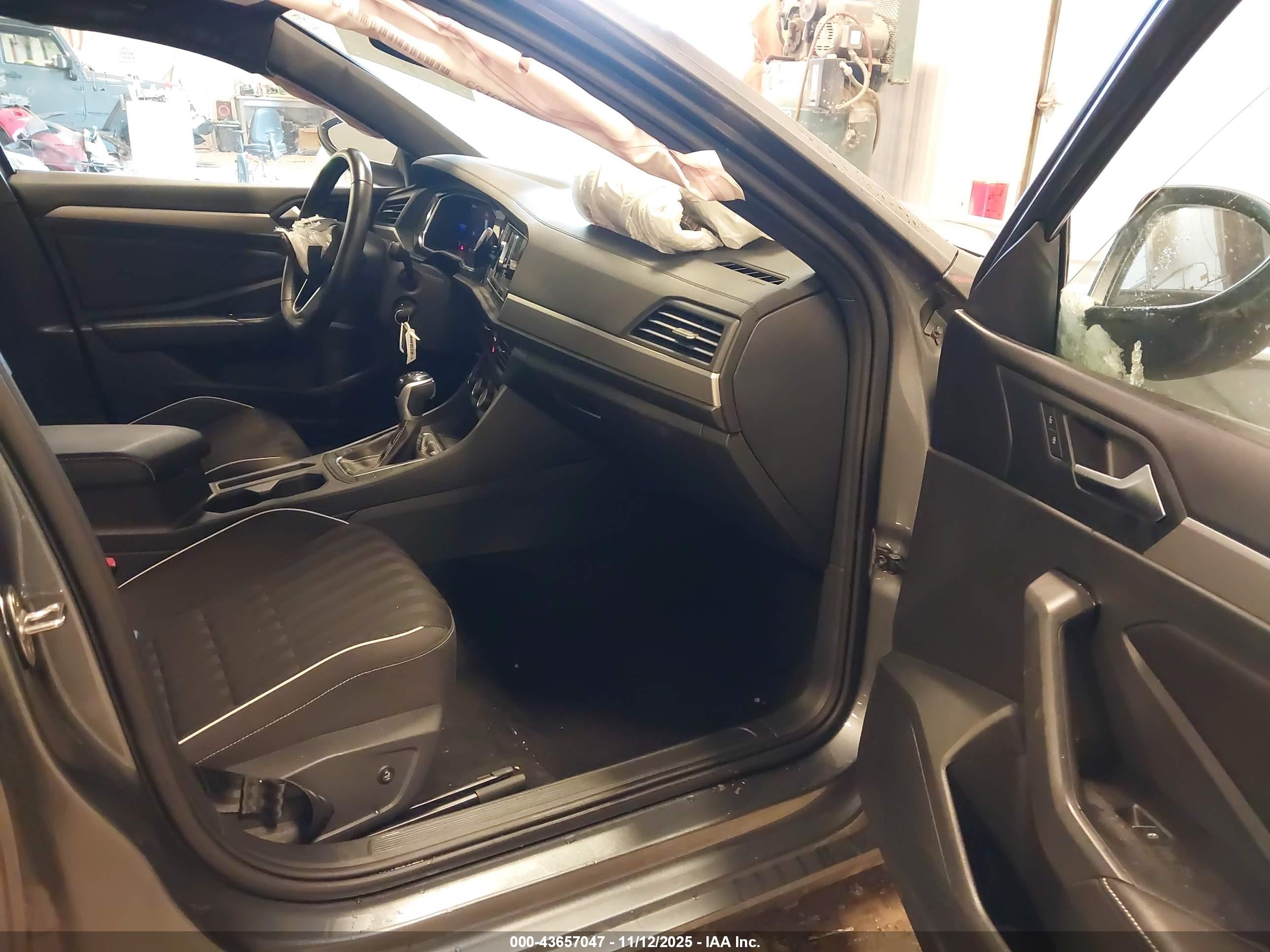 VOLKSWAGEN JETTA image 5