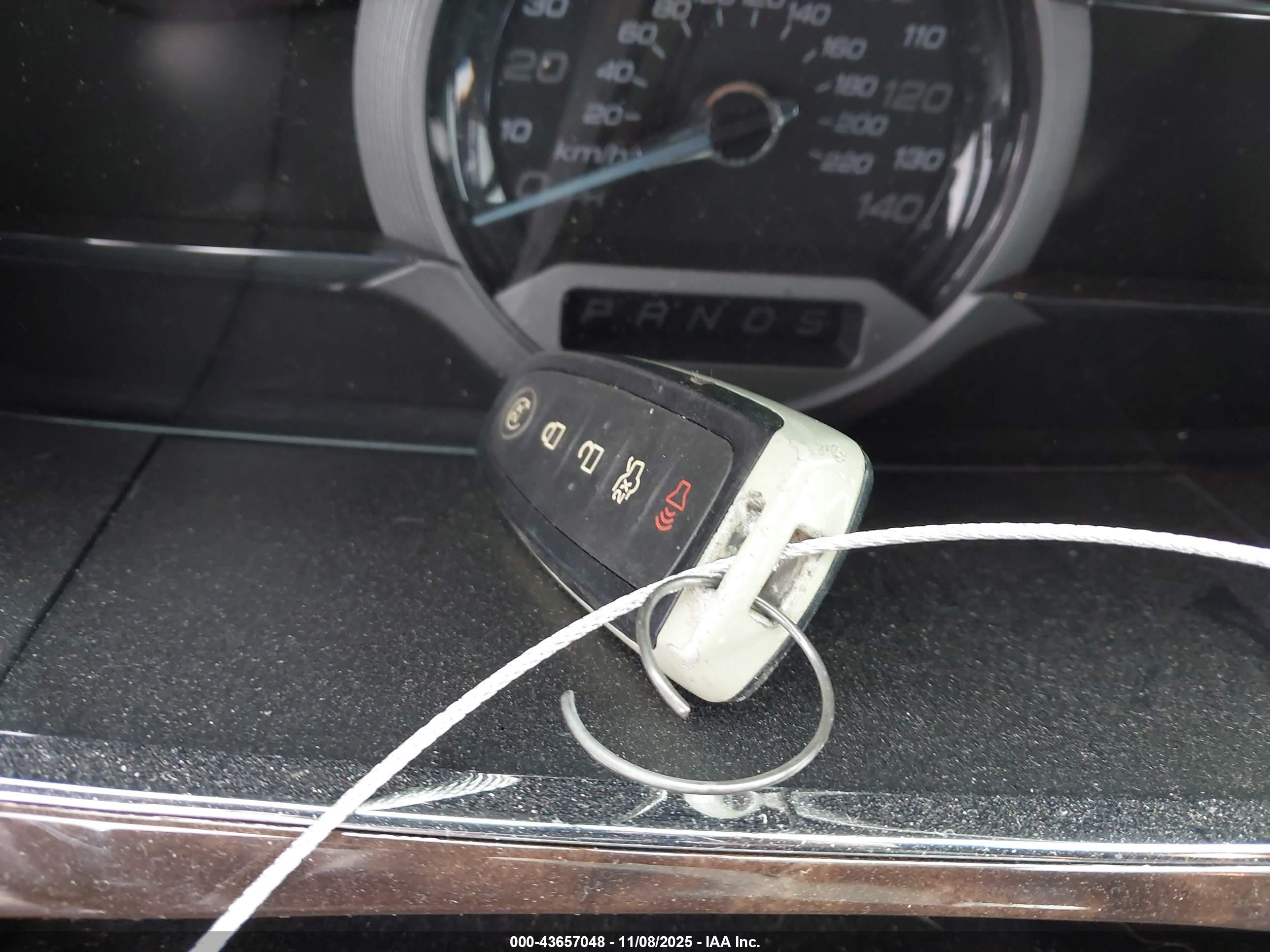 FORD TAURUS image 11