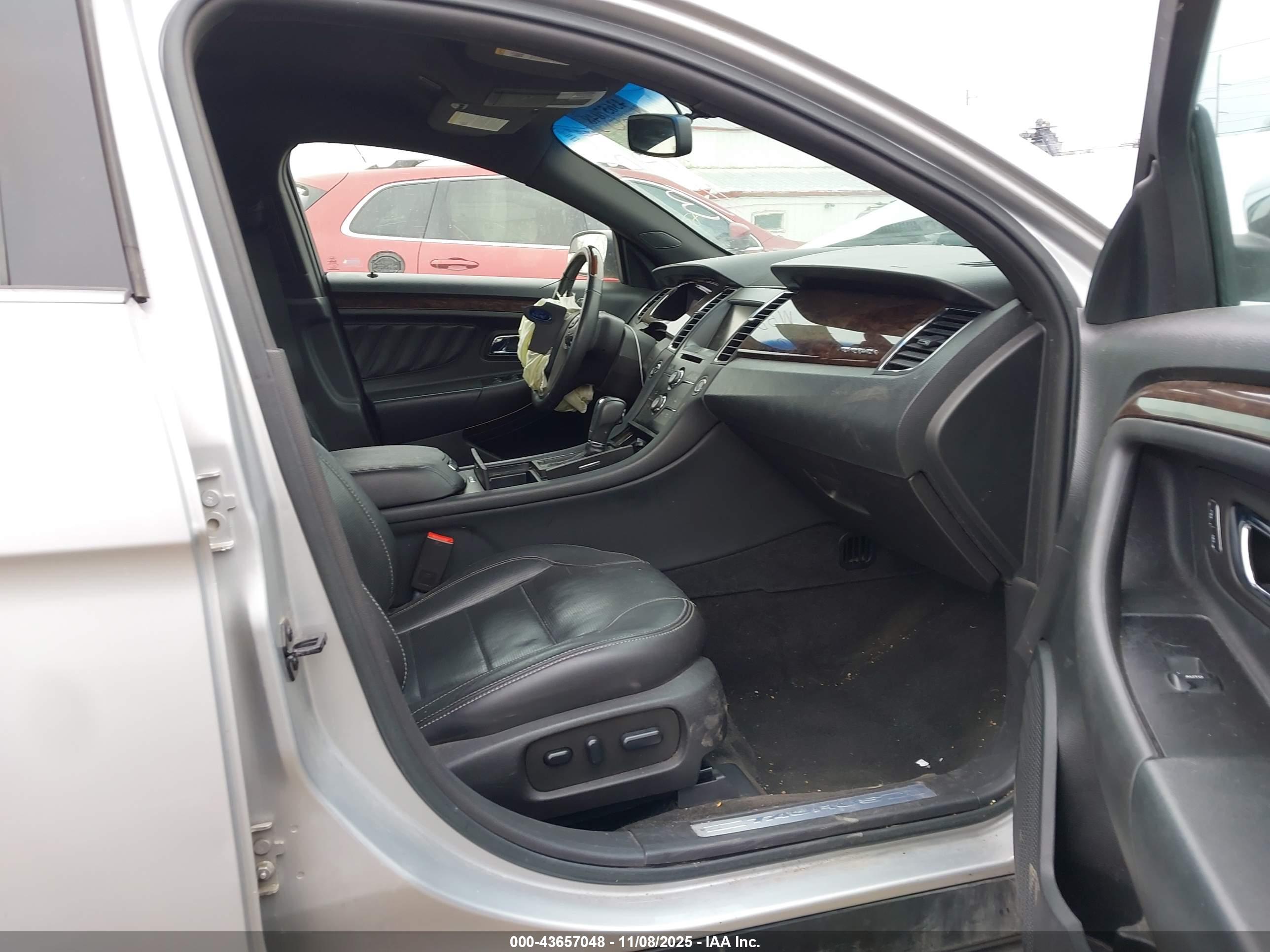 FORD TAURUS image 5