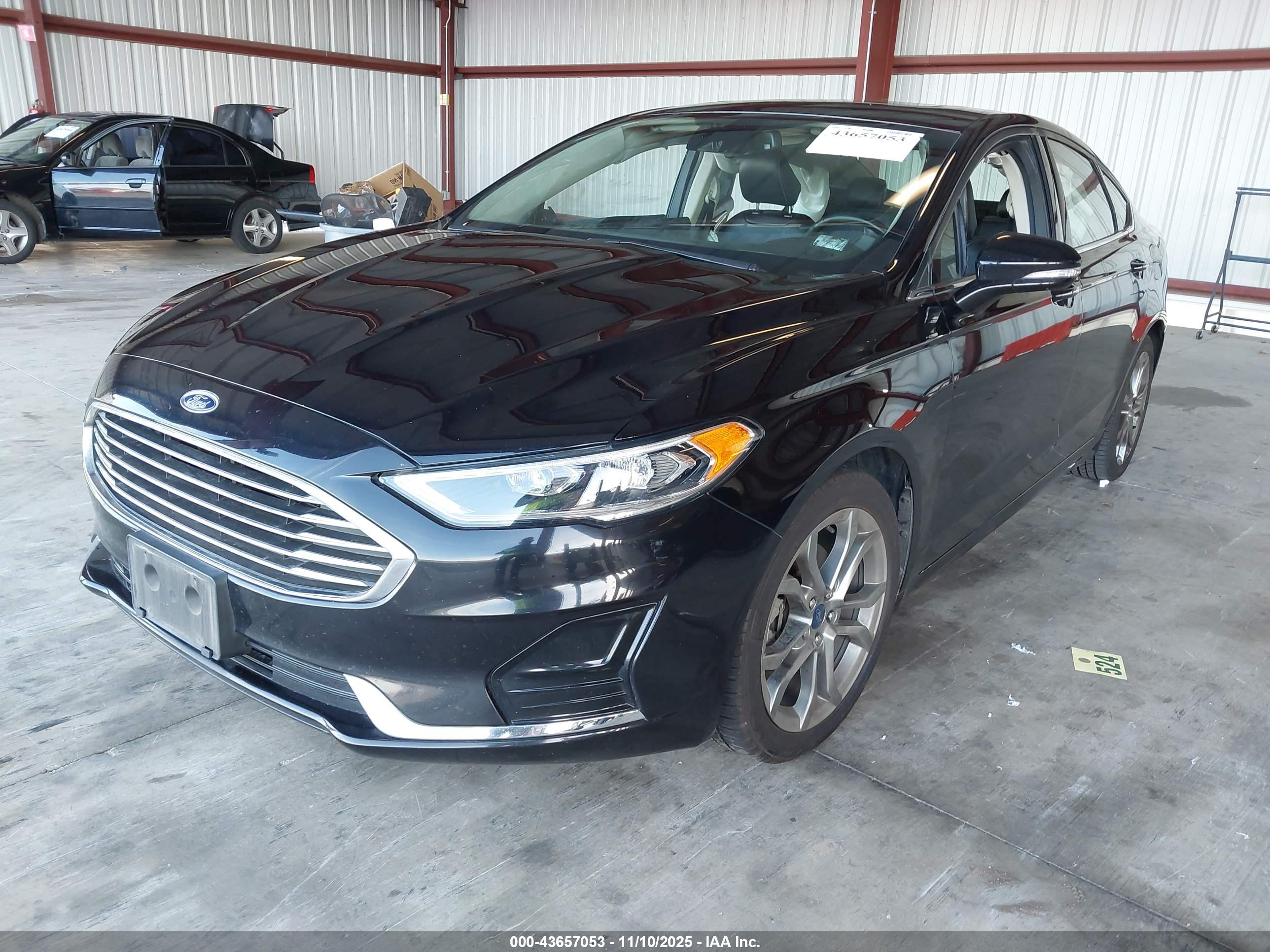 FORD FUSION image 2