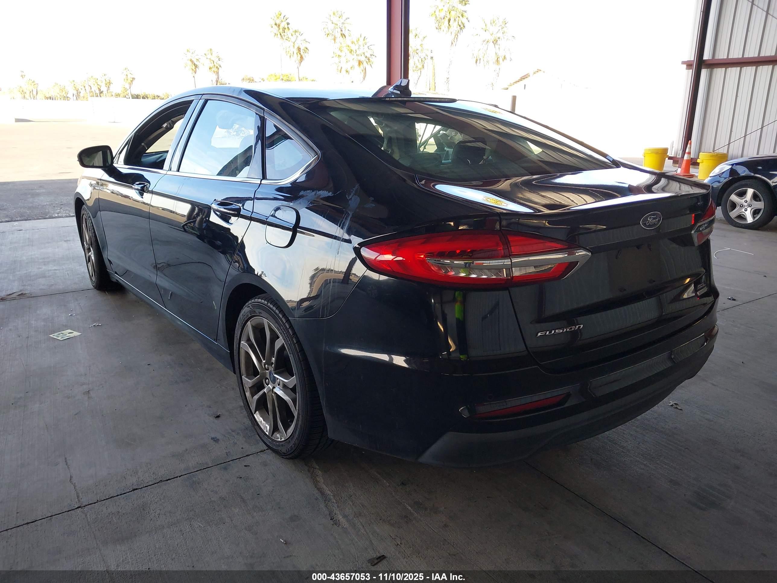 FORD FUSION image 3