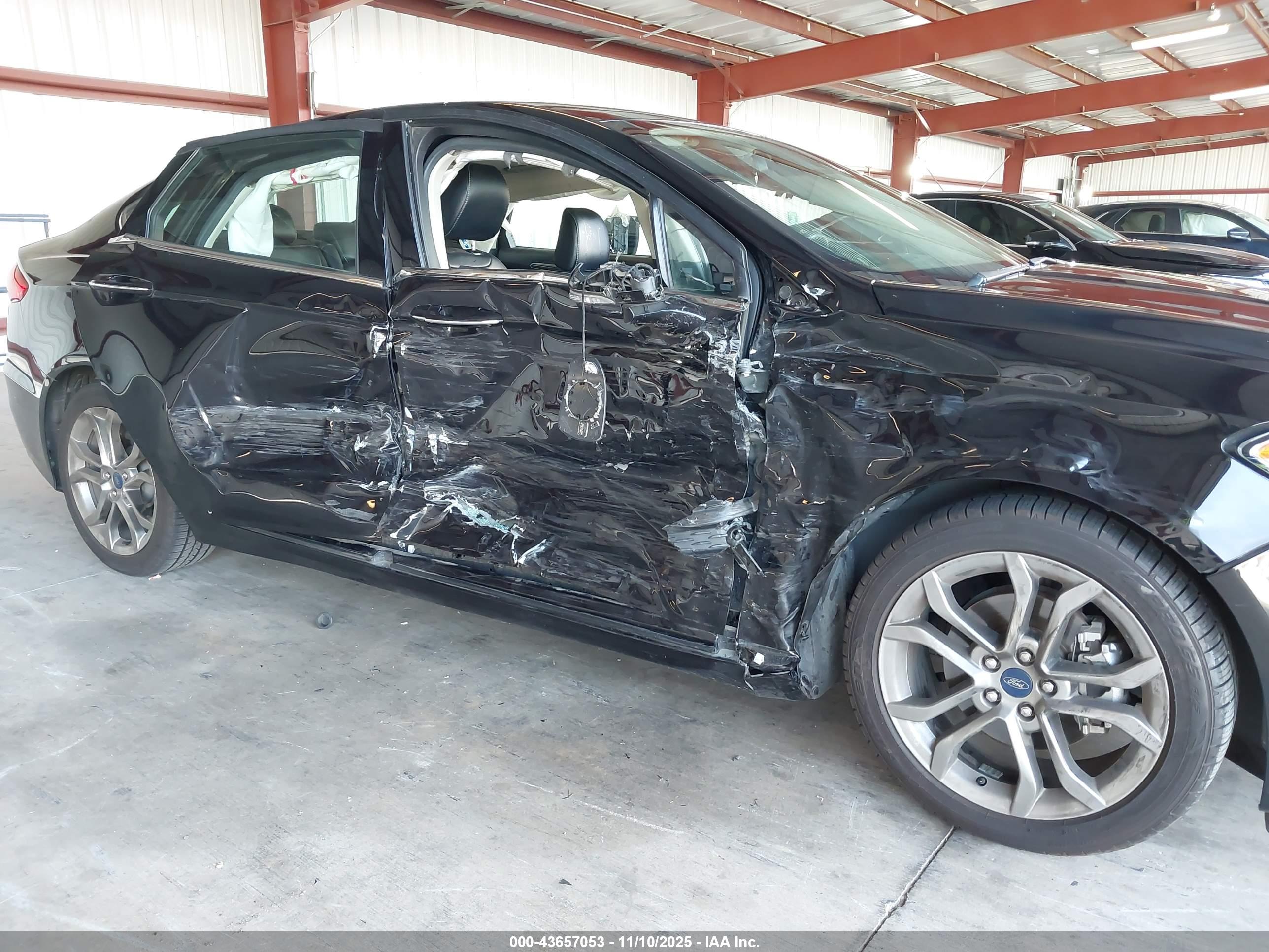 FORD FUSION image 6