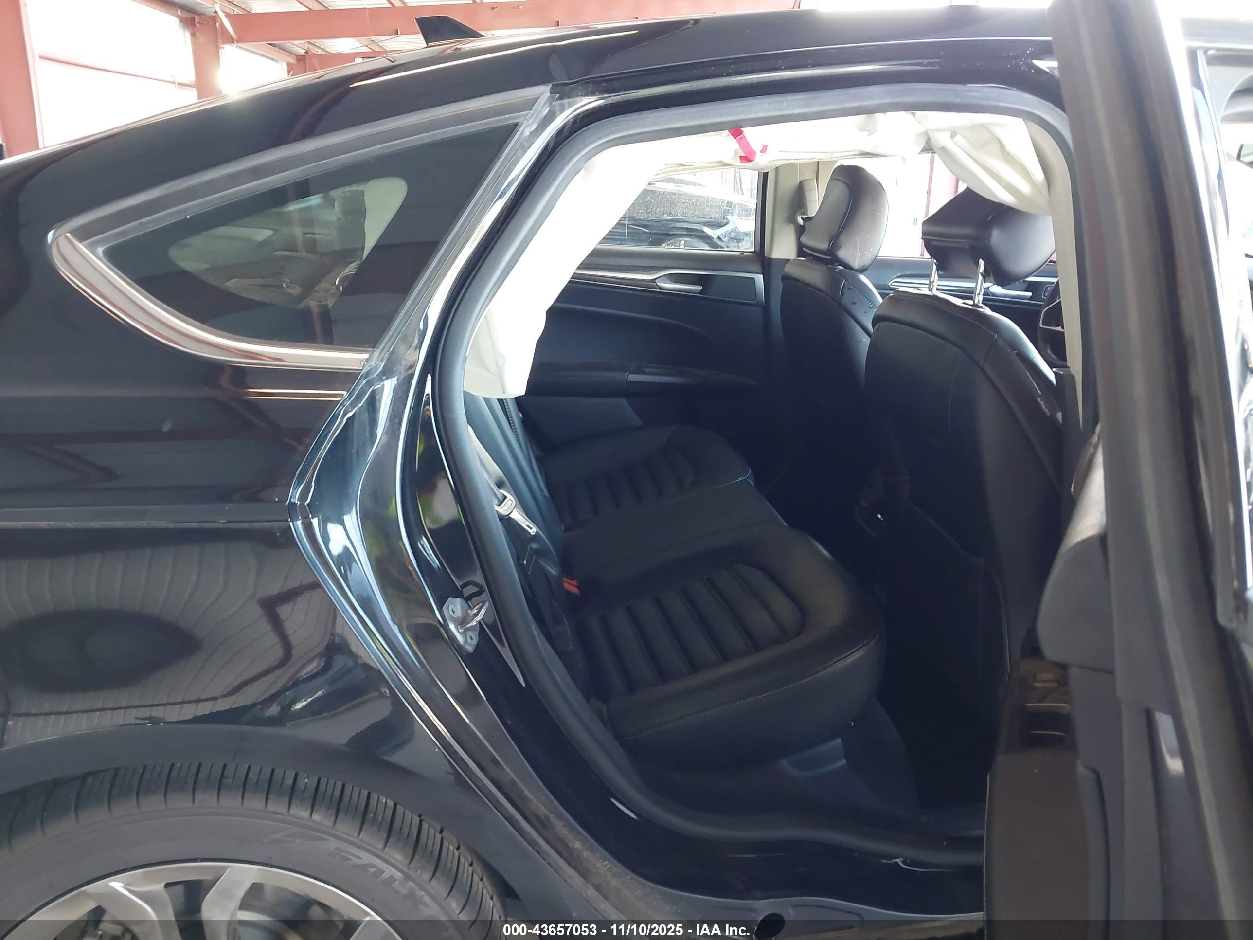 FORD FUSION image 8