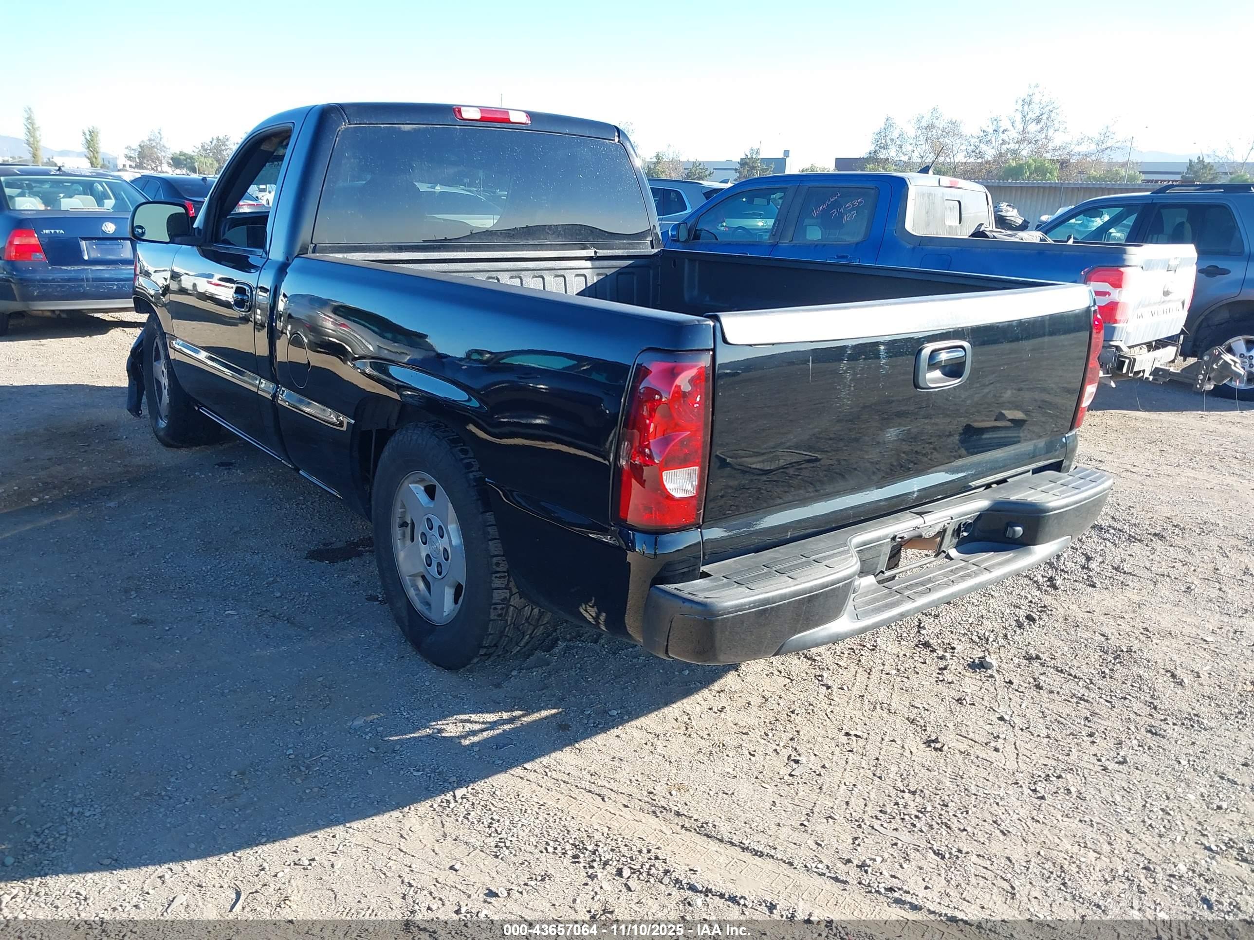 CHEVROLET SILVERADO image 3