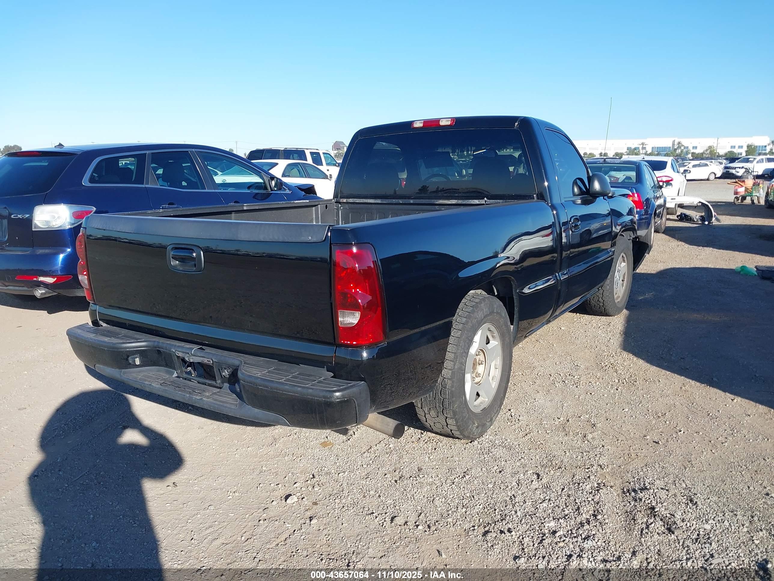 CHEVROLET SILVERADO image 4