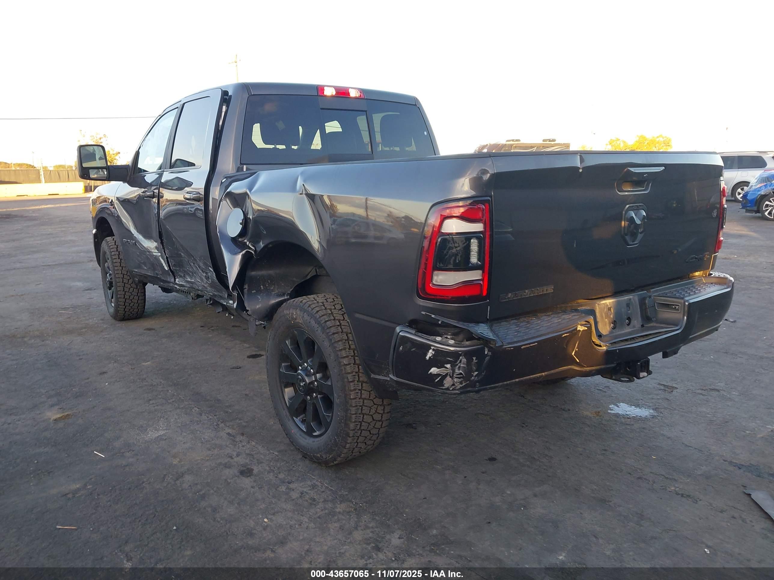 RAM 2500 image 3
