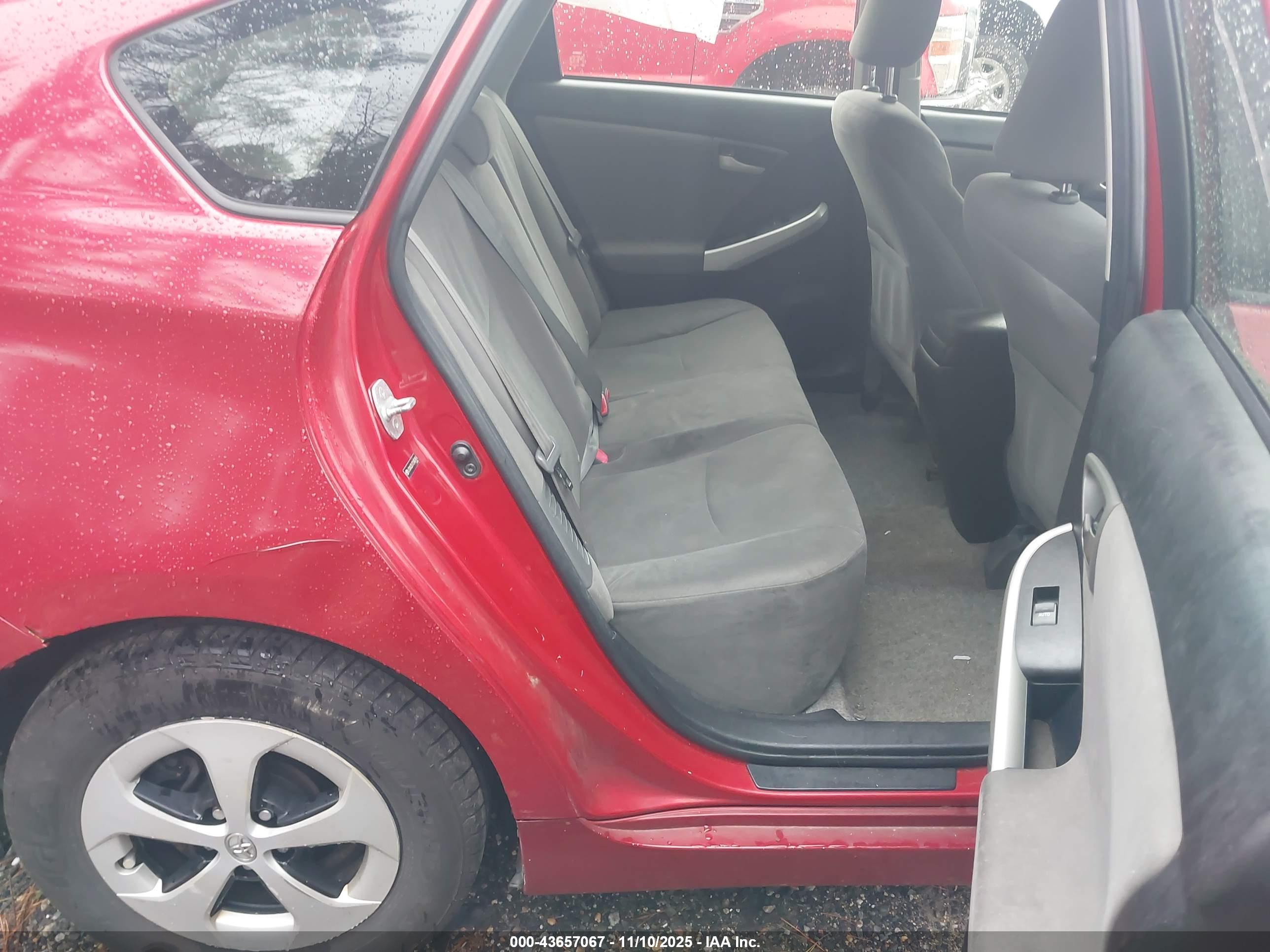 TOYOTA PRIUS image 8