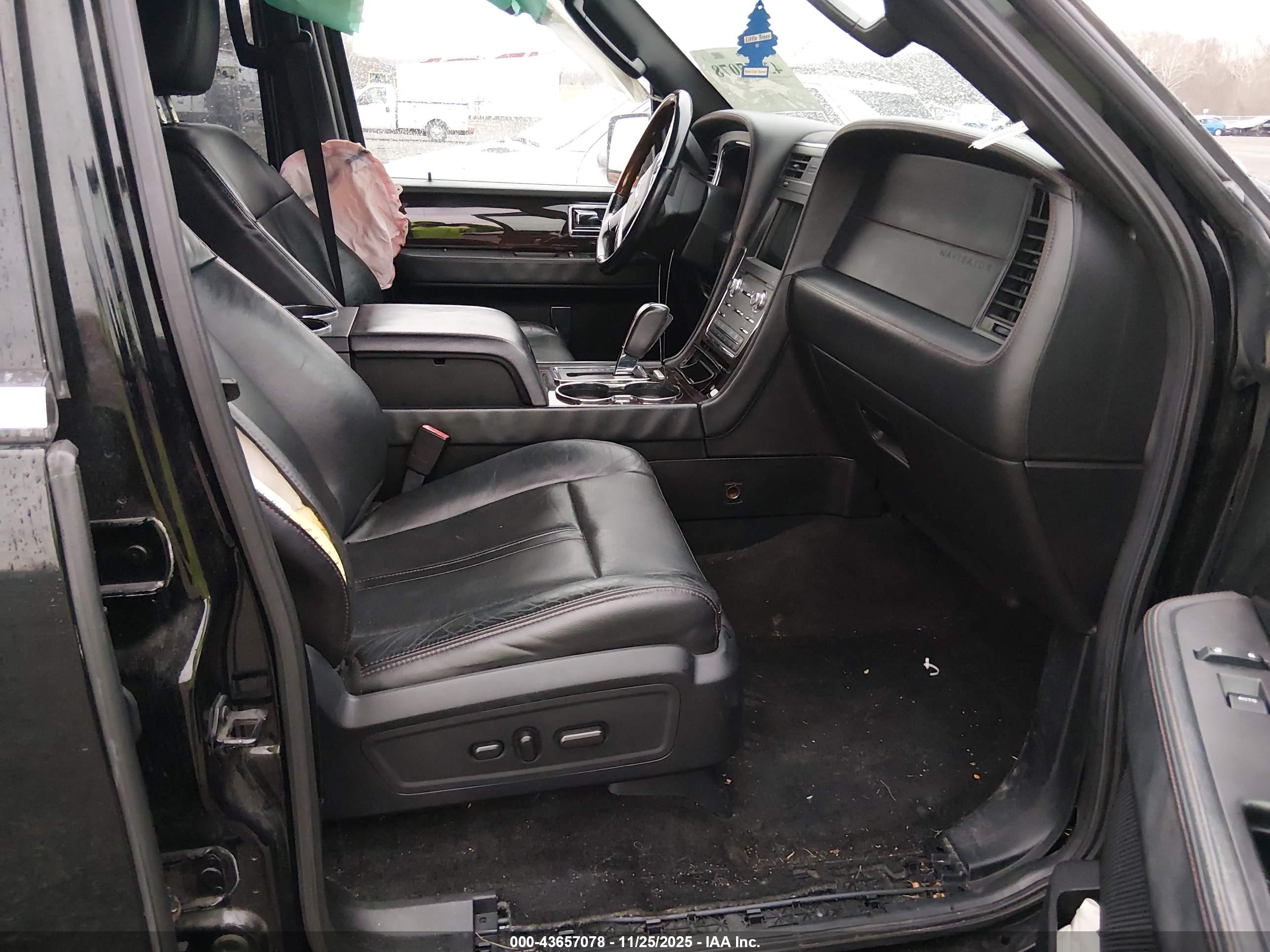 LINCOLN NAVIGATOR image 5