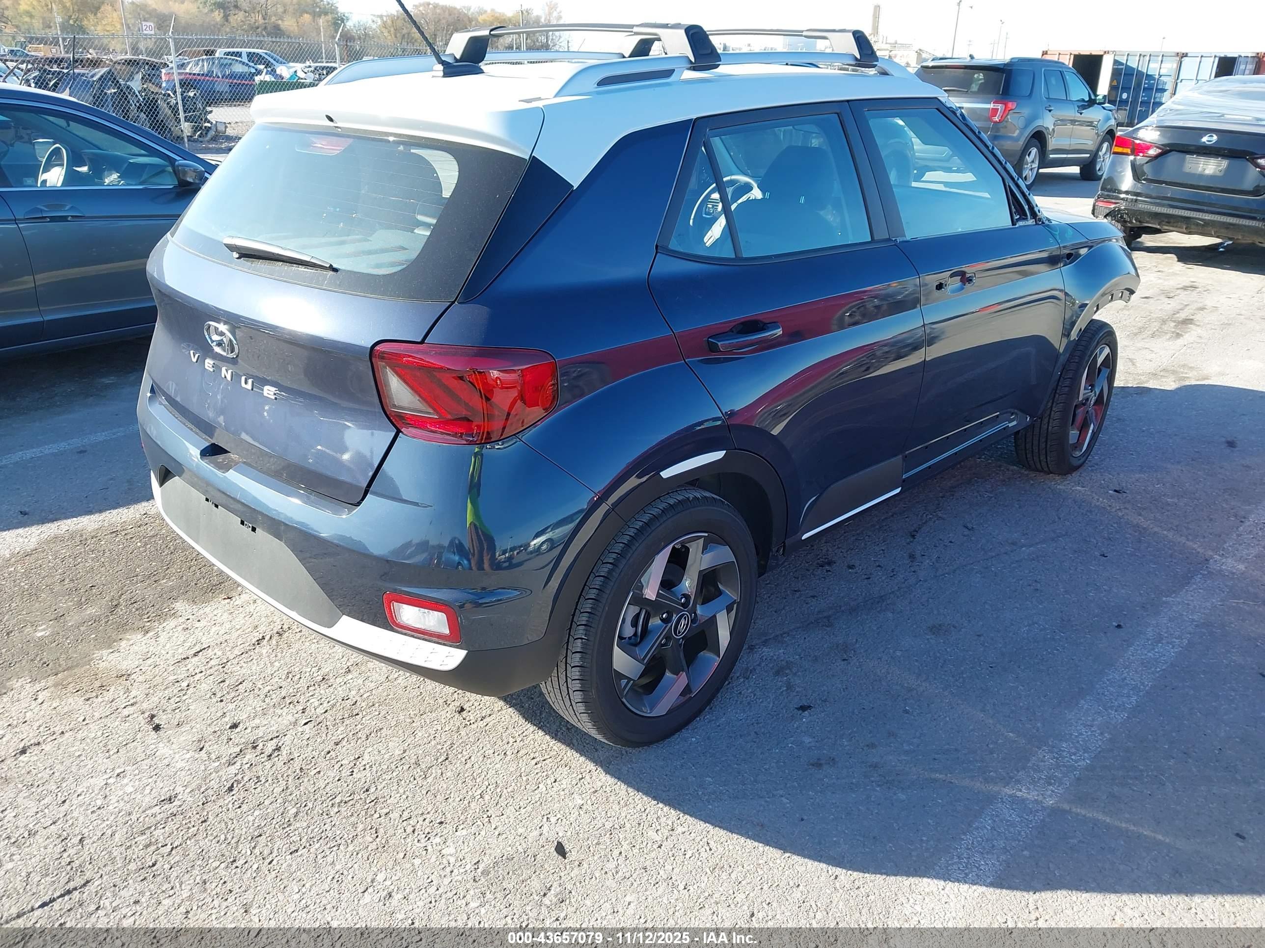 HYUNDAI VENUE image 4