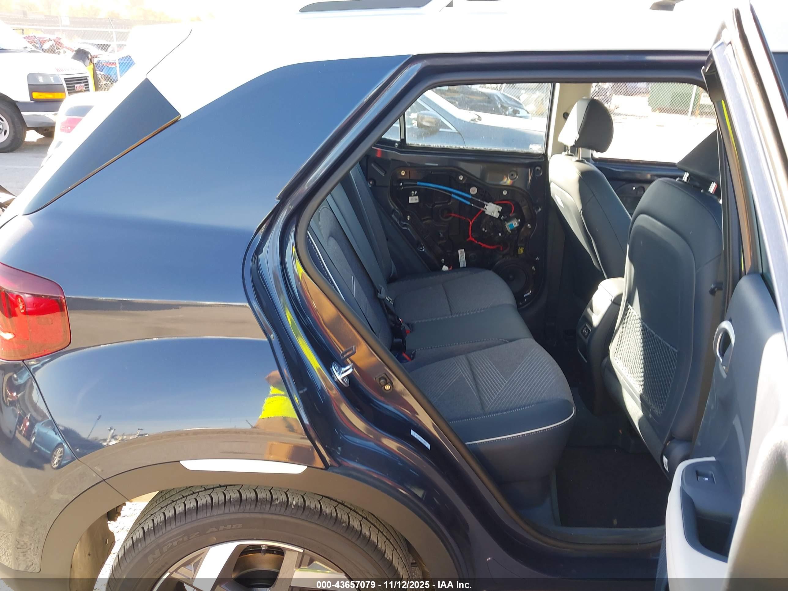 HYUNDAI VENUE image 8