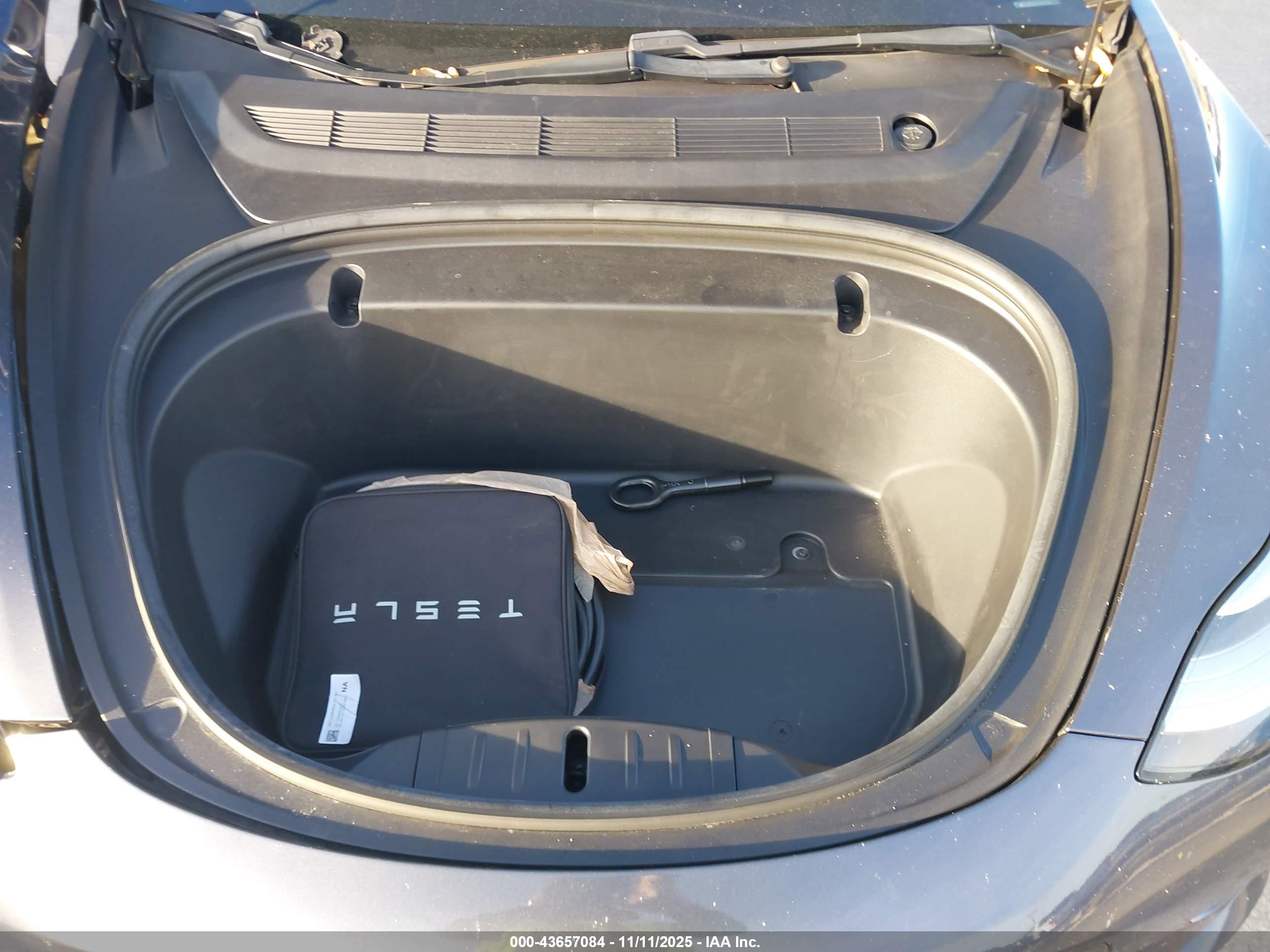 TESLA MODEL image 10