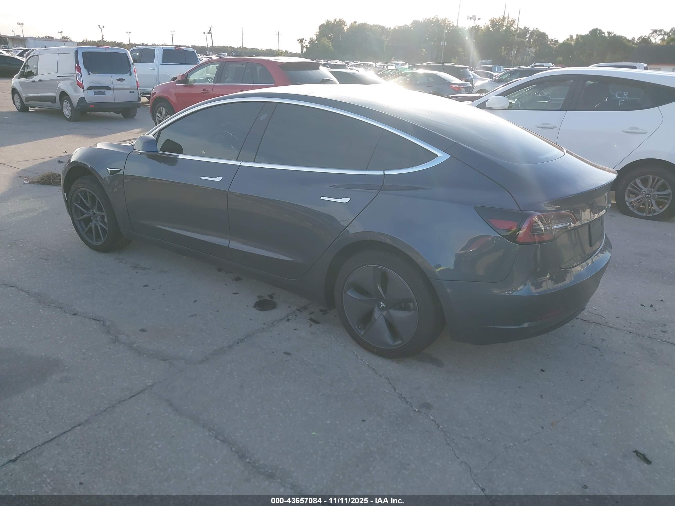 TESLA MODEL image 3