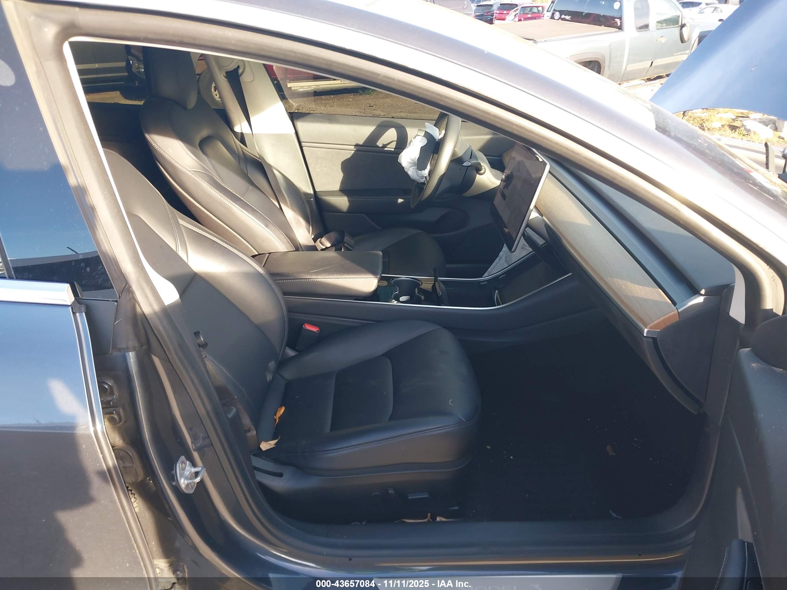 TESLA MODEL image 5