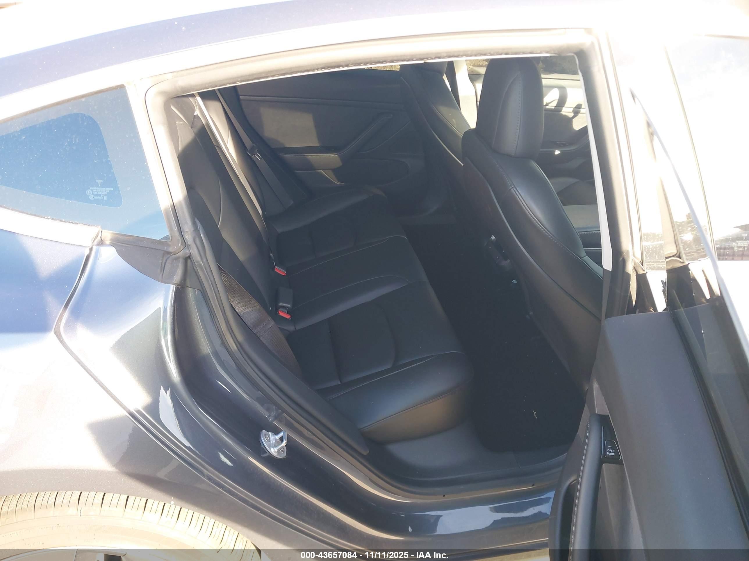 TESLA MODEL image 8