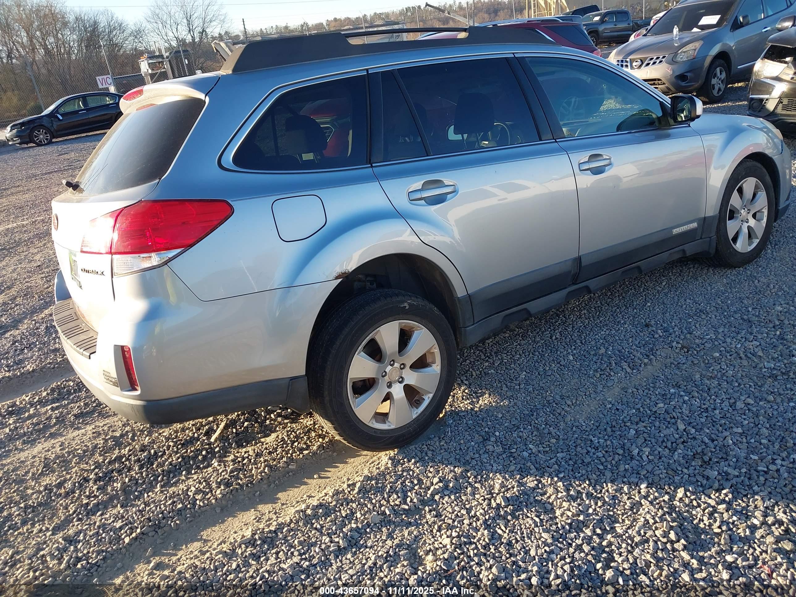 SUBARU OUTBACK image 4