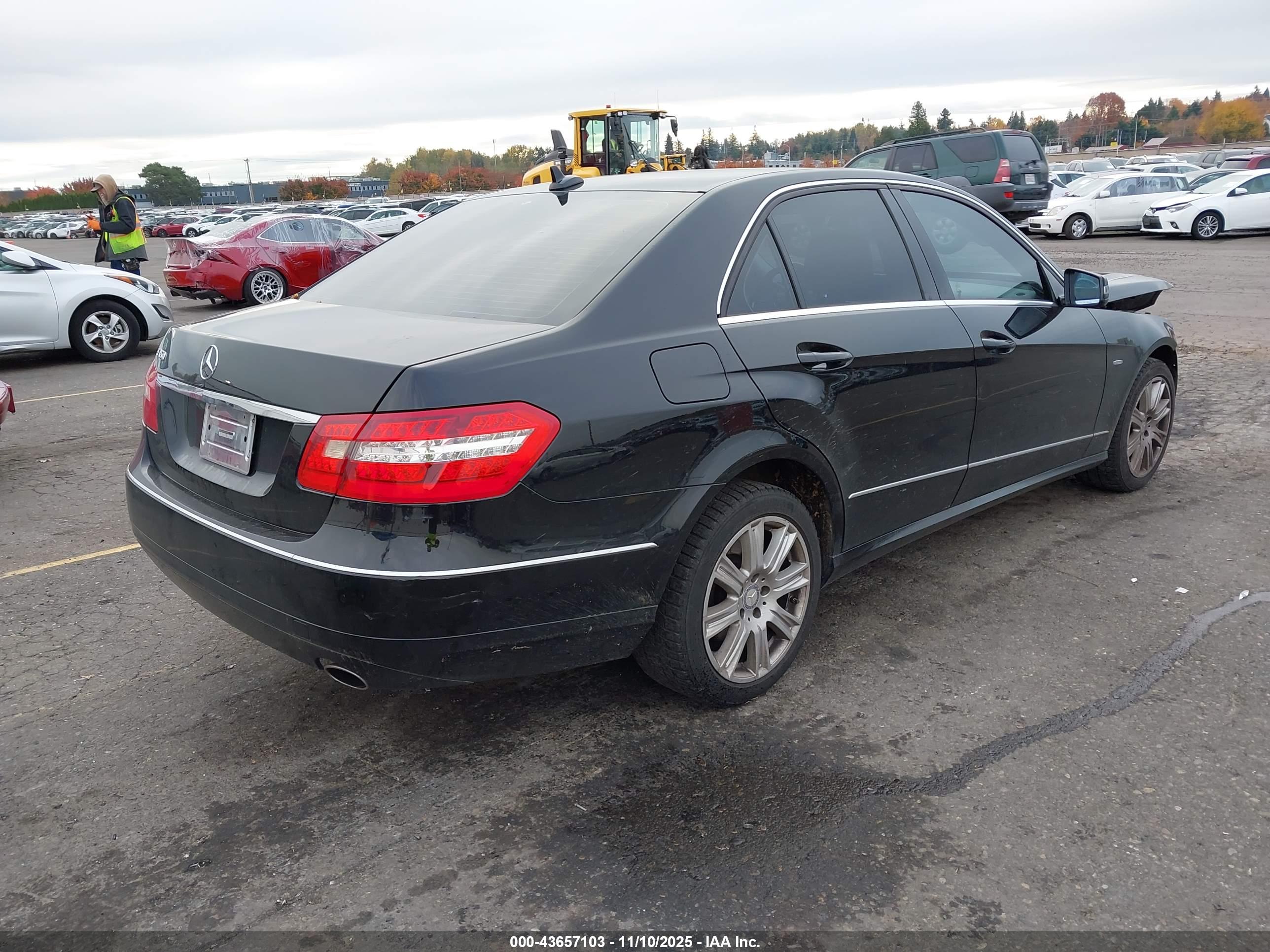 MERCEDES-BENZ E image 4