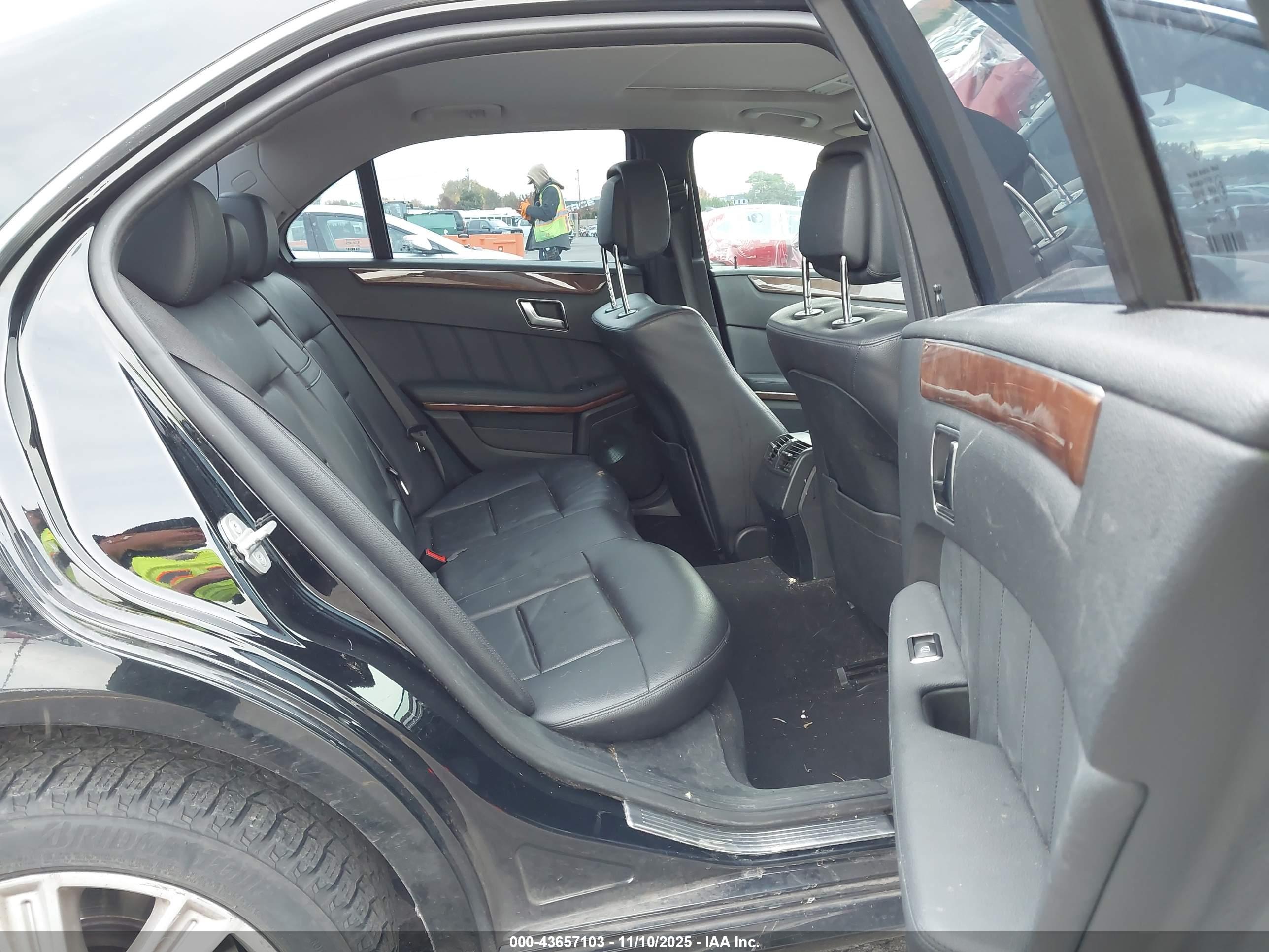 MERCEDES-BENZ E image 8