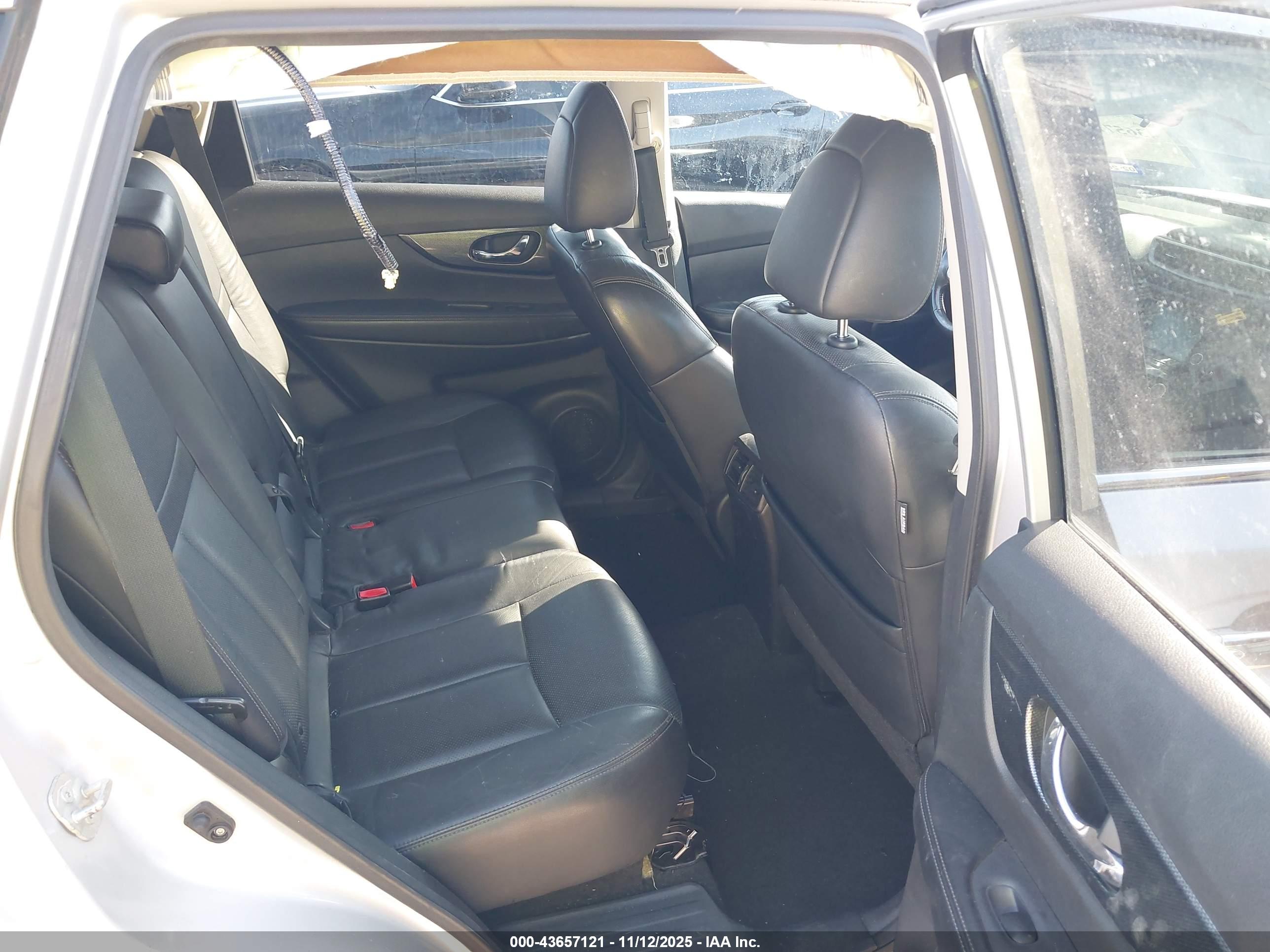 NISSAN ROGUE image 8