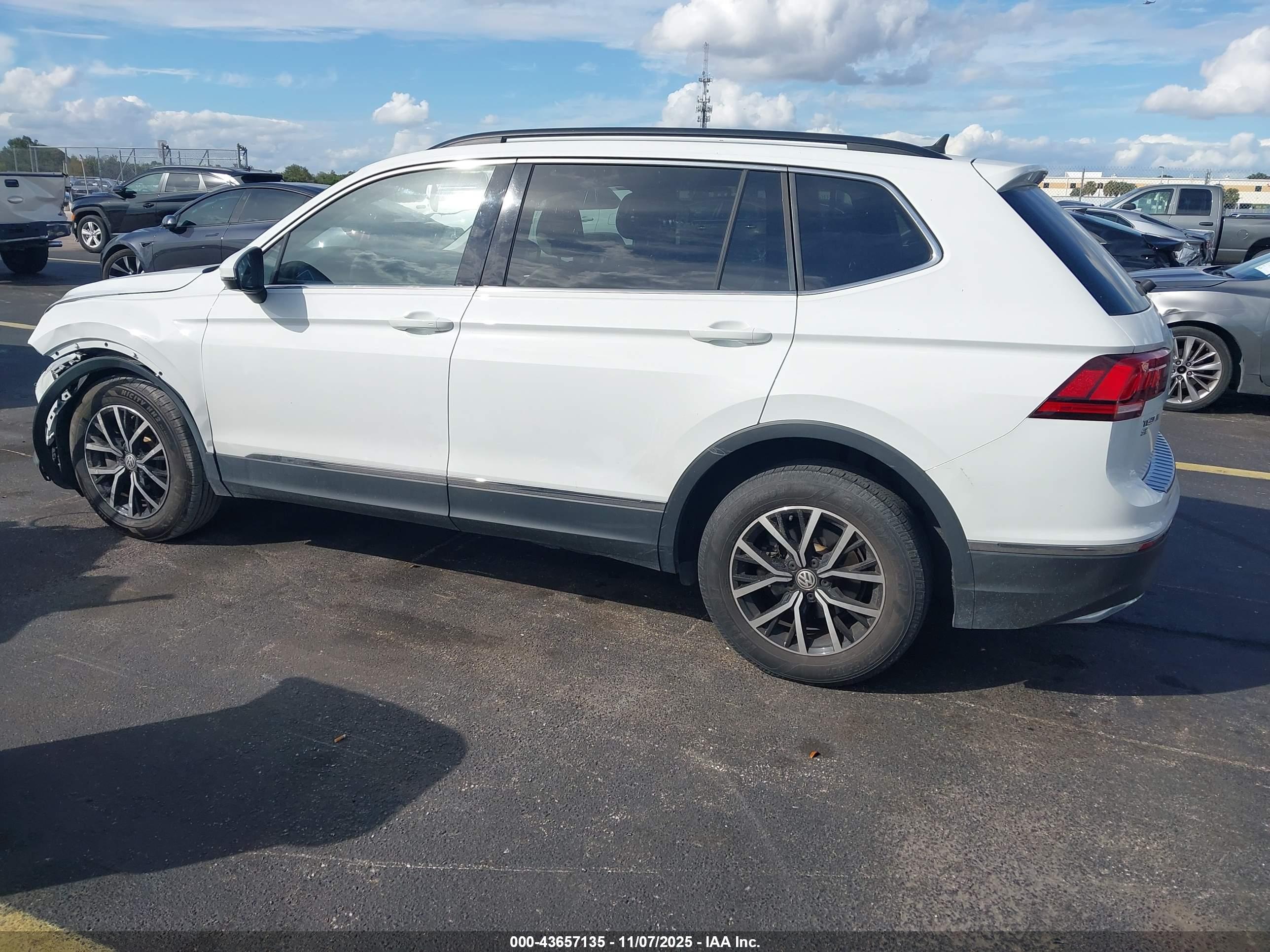 VOLKSWAGEN TIGUAN image 3