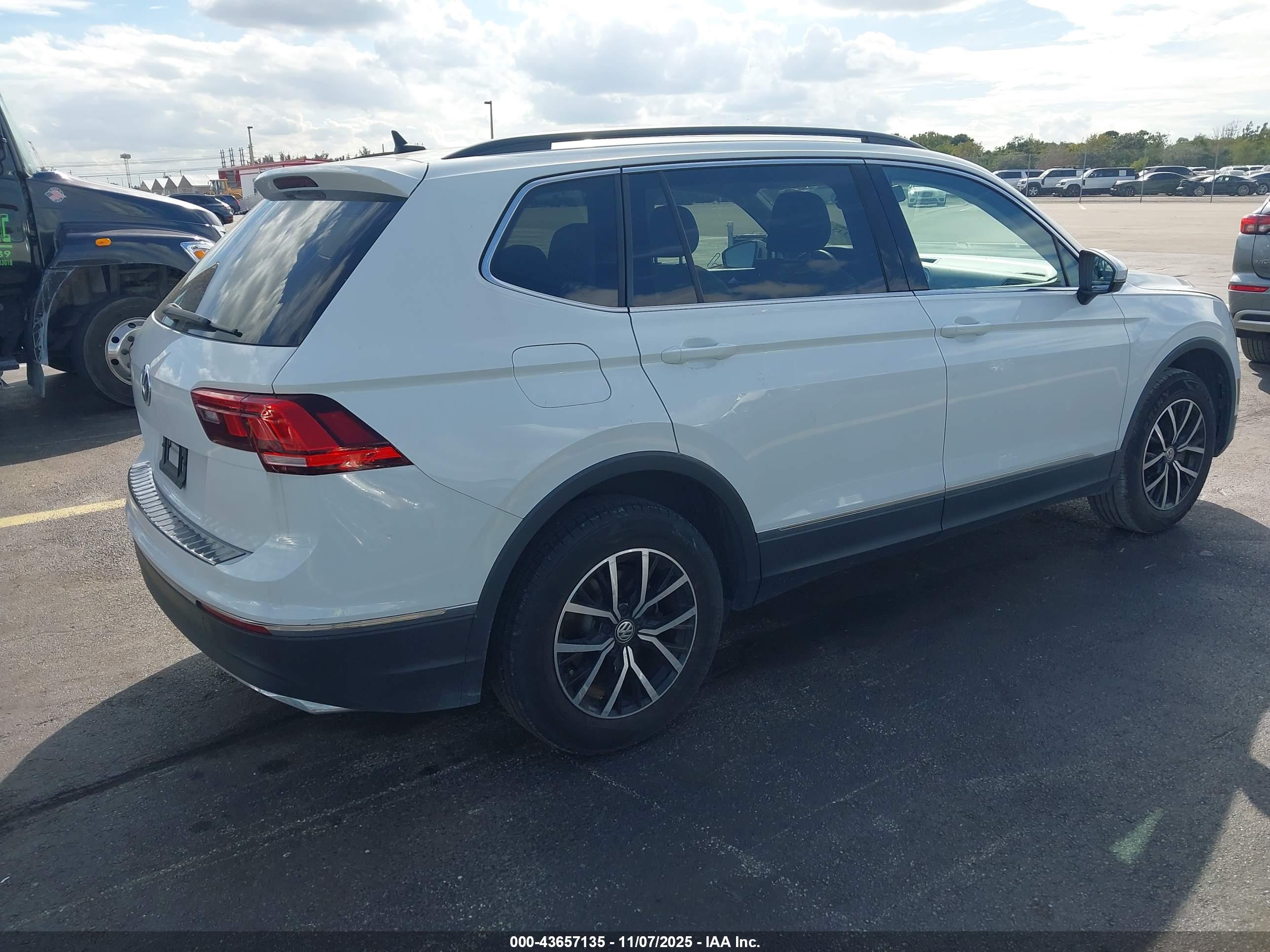 VOLKSWAGEN TIGUAN image 4