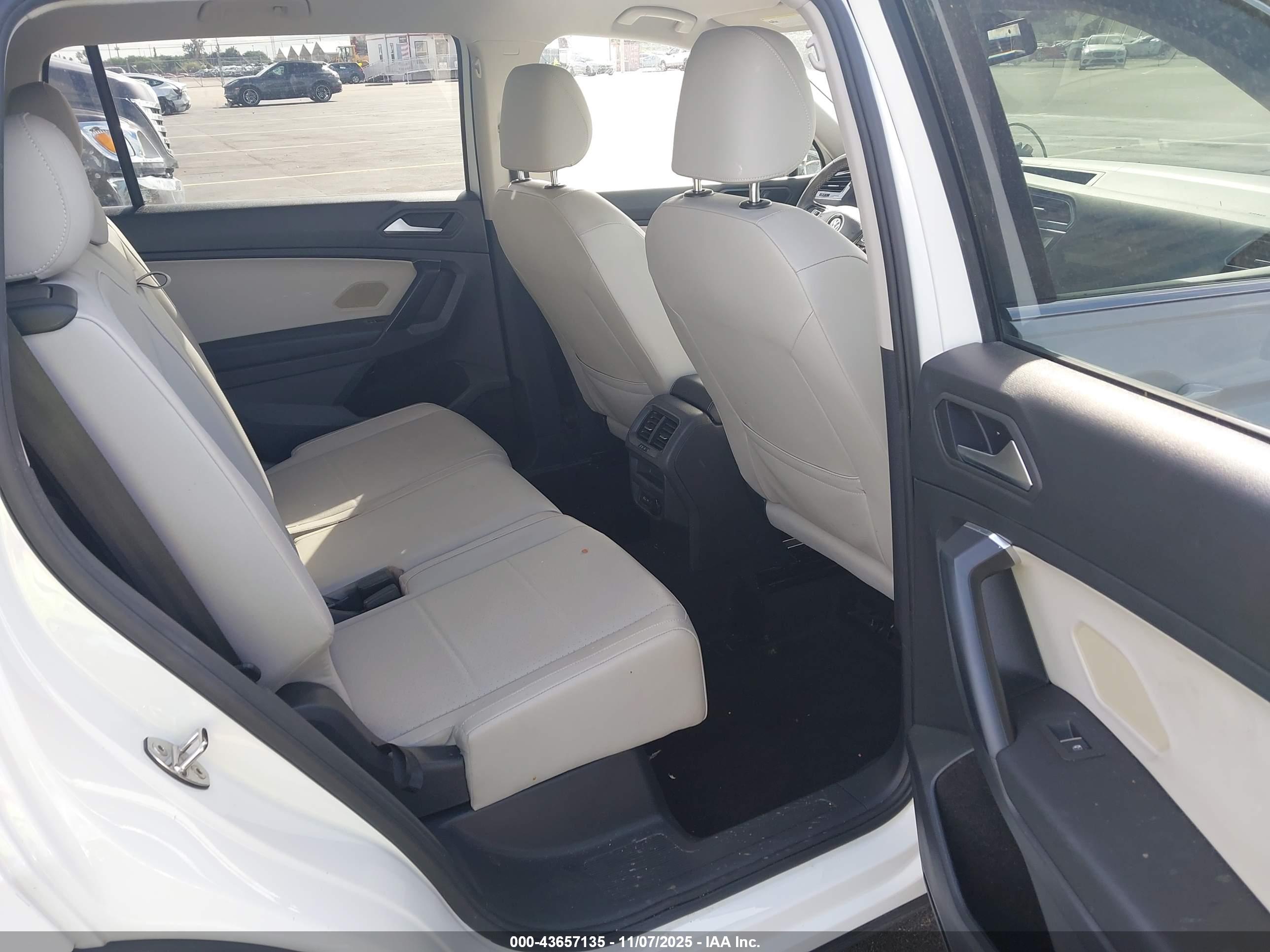 VOLKSWAGEN TIGUAN image 8