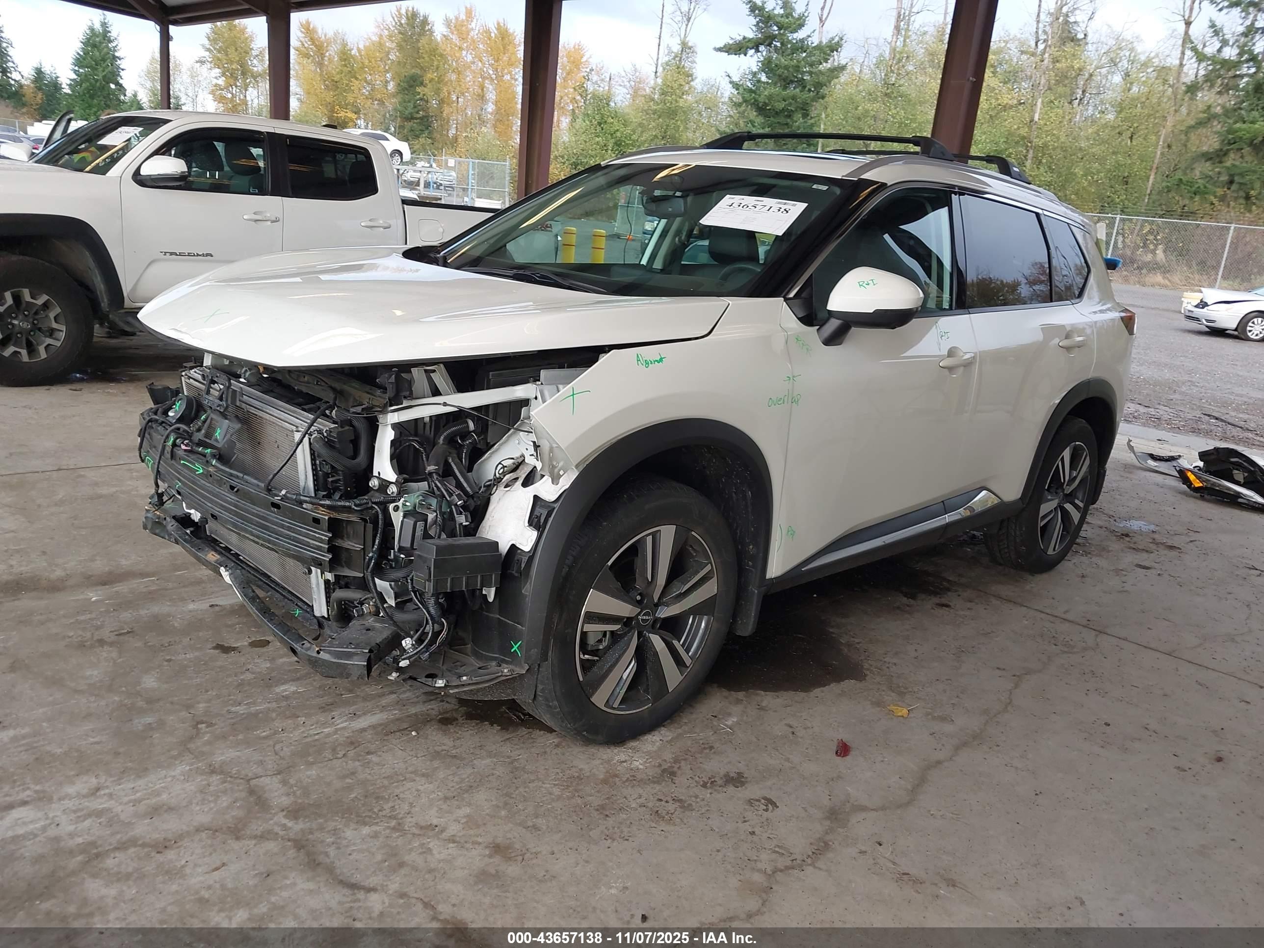 NISSAN ROGUE image 2