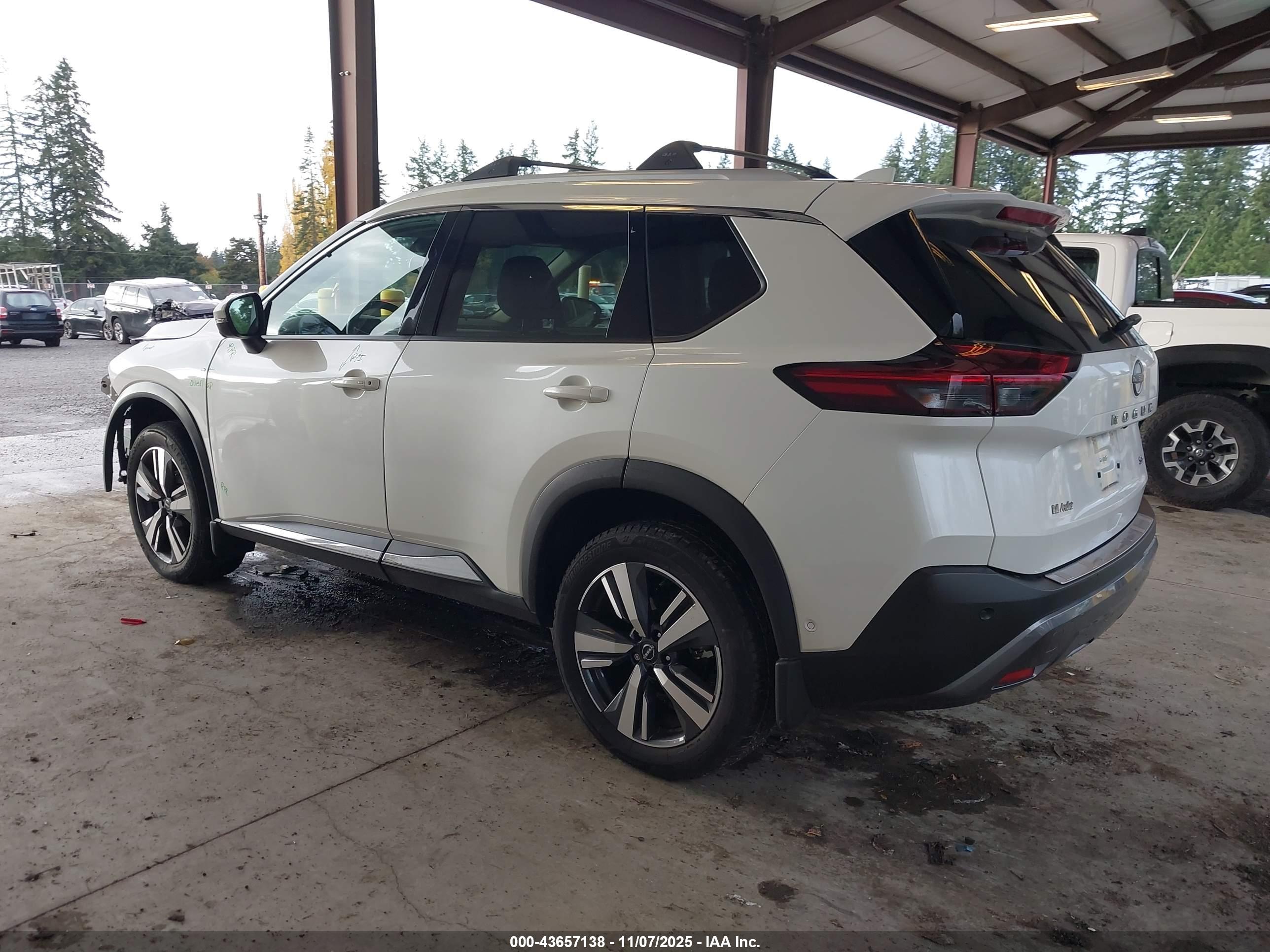 NISSAN ROGUE image 3