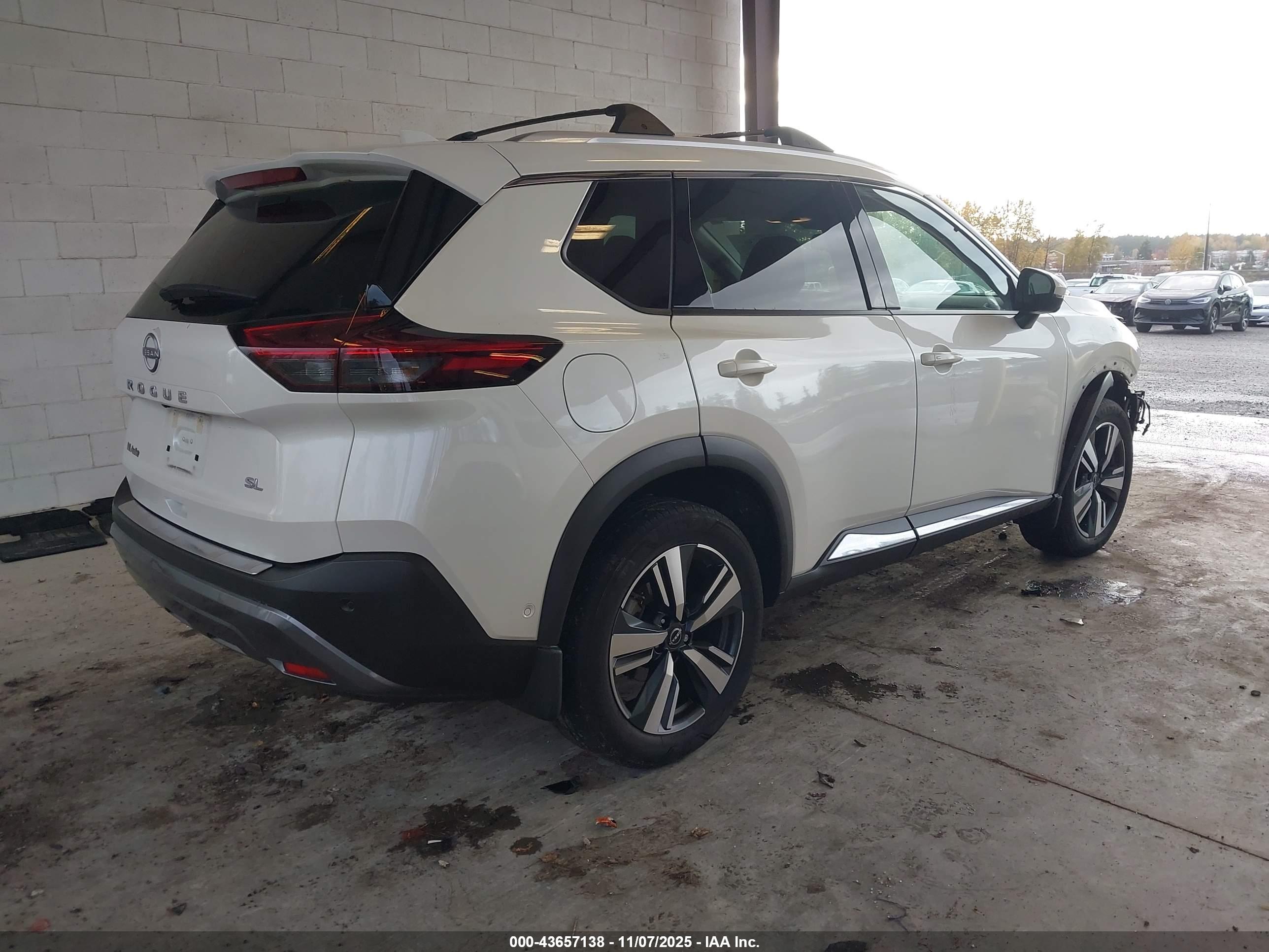 NISSAN ROGUE image 4