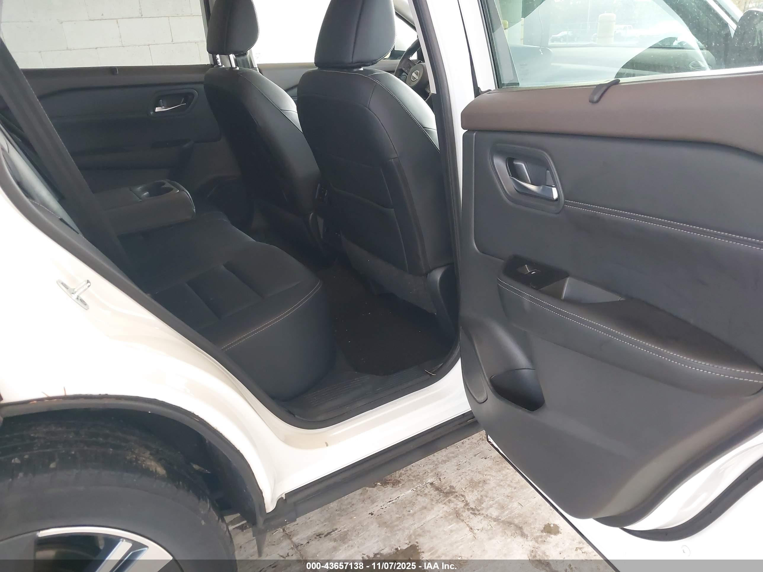 NISSAN ROGUE image 8