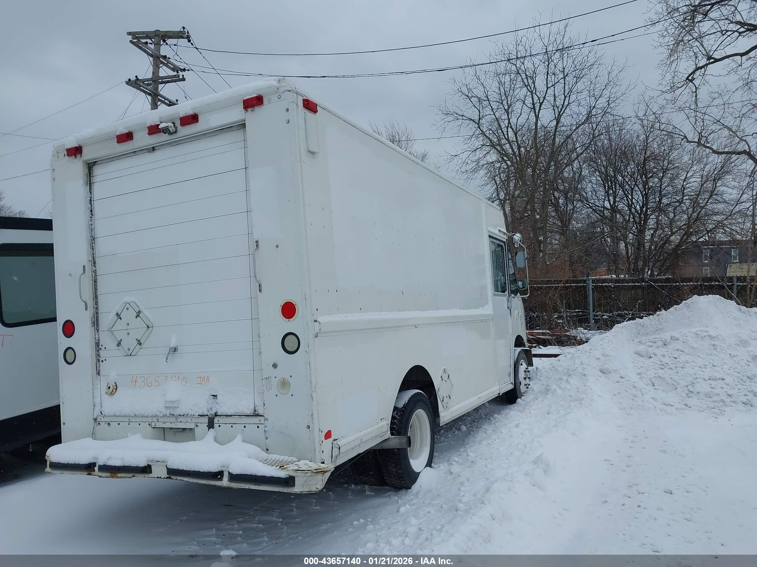FREIGHTLINER CHASSIS image 3