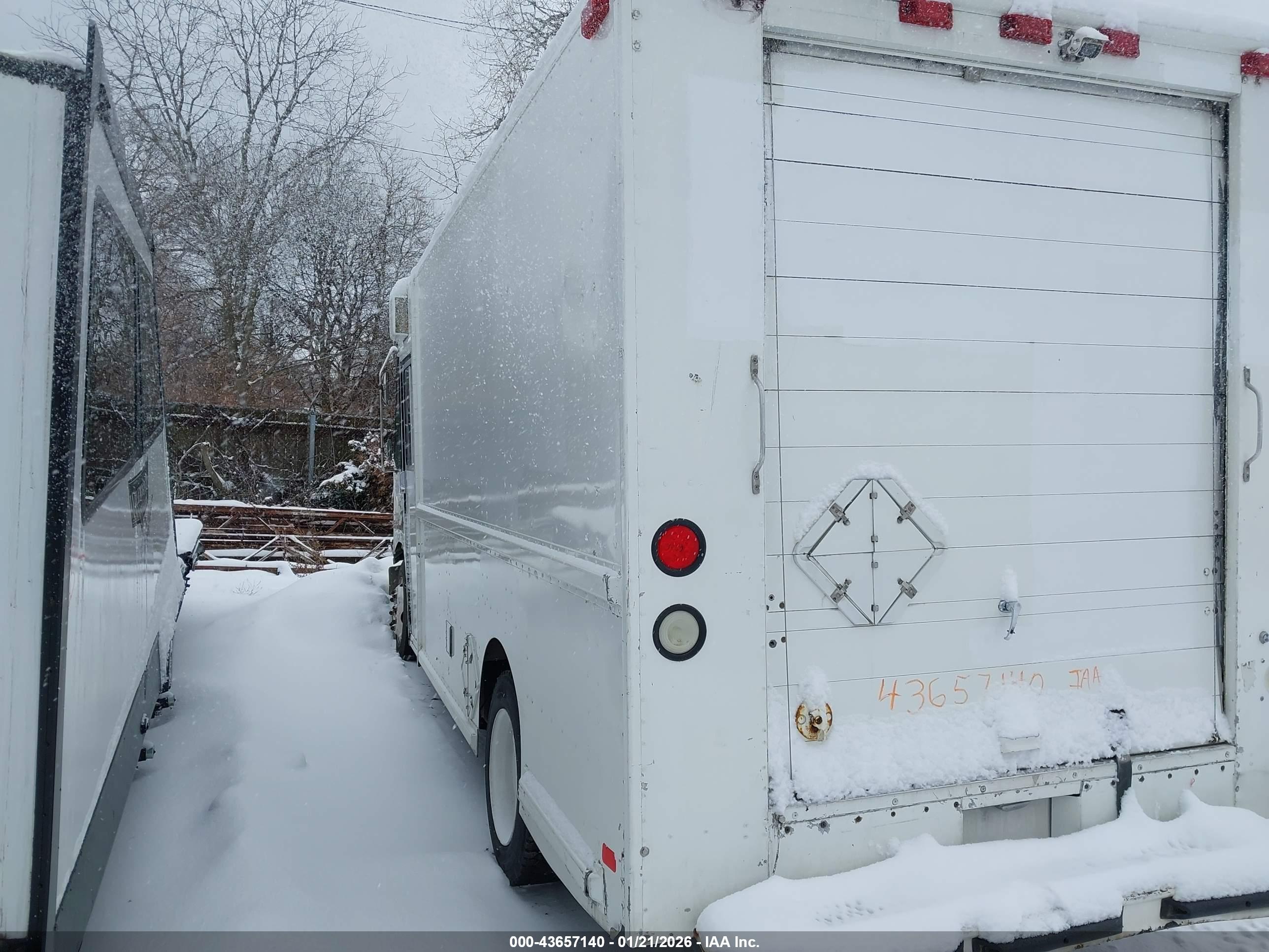 FREIGHTLINER CHASSIS image 4