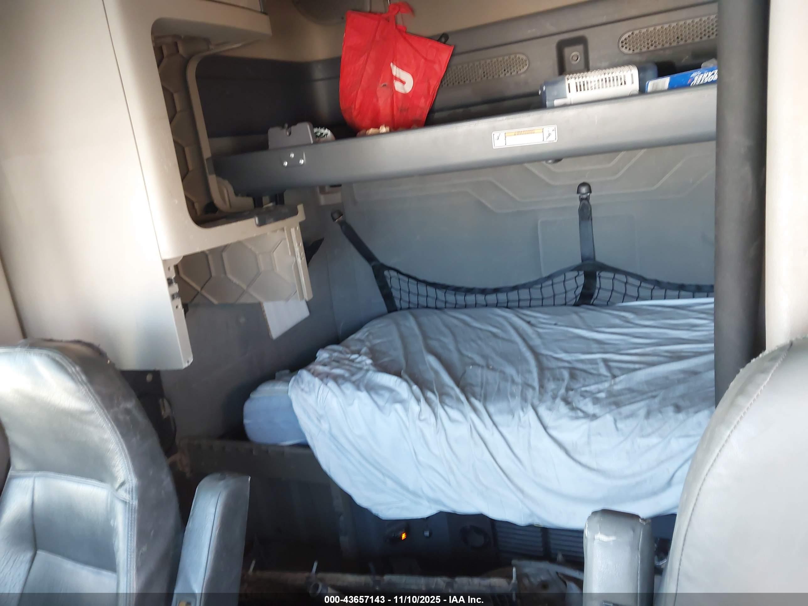 FREIGHTLINER CASCADIA image 7