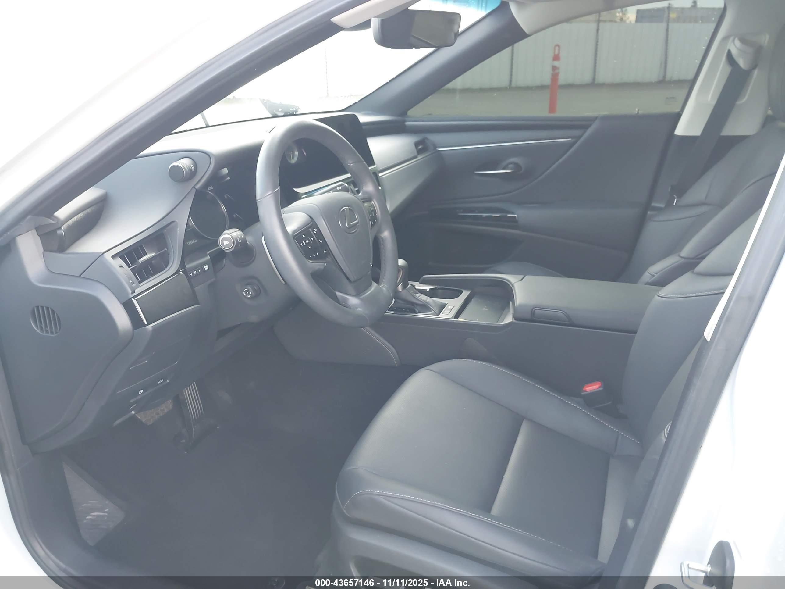 LEXUS ES image 5