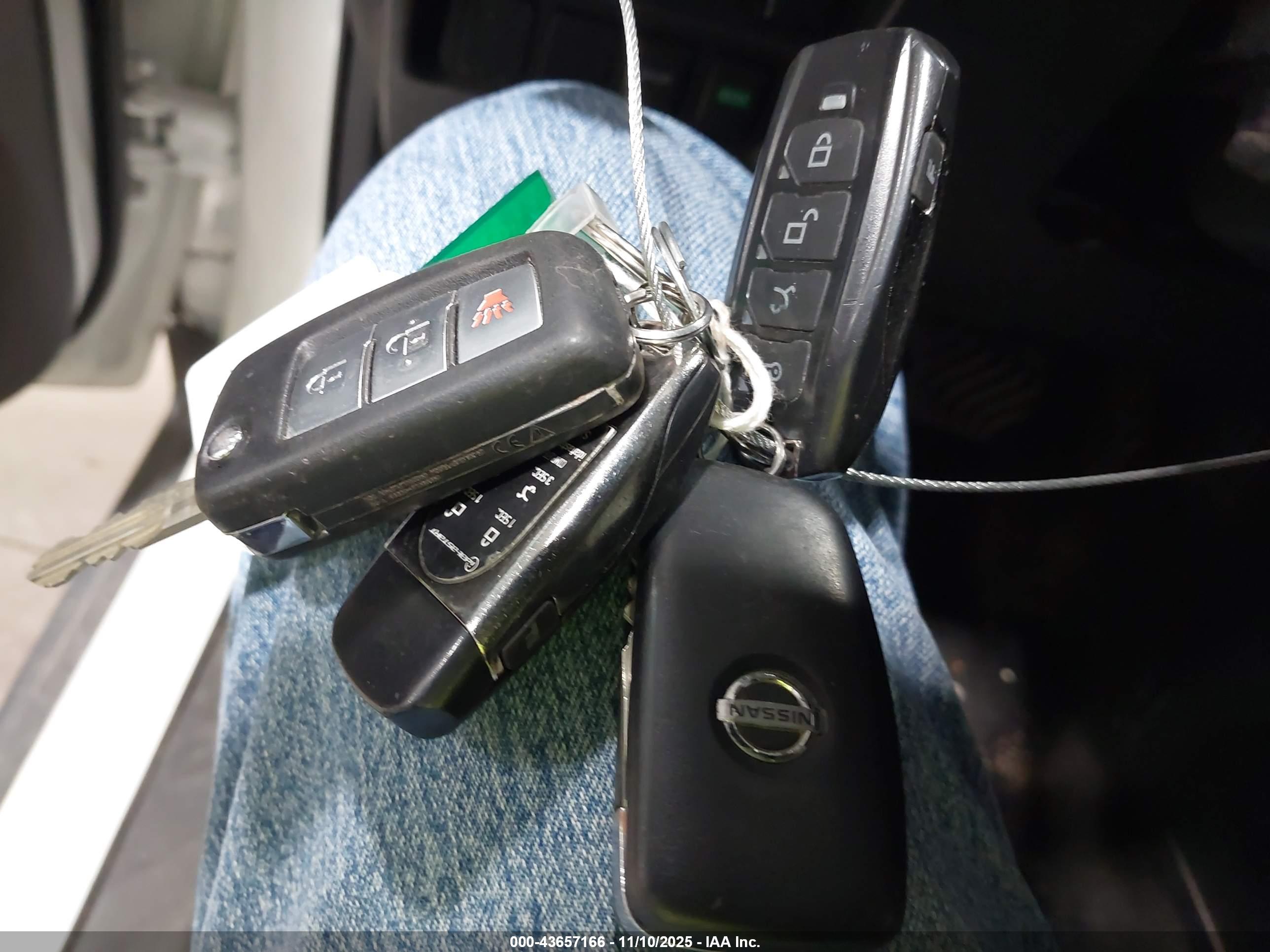 NISSAN ROGUE image 11