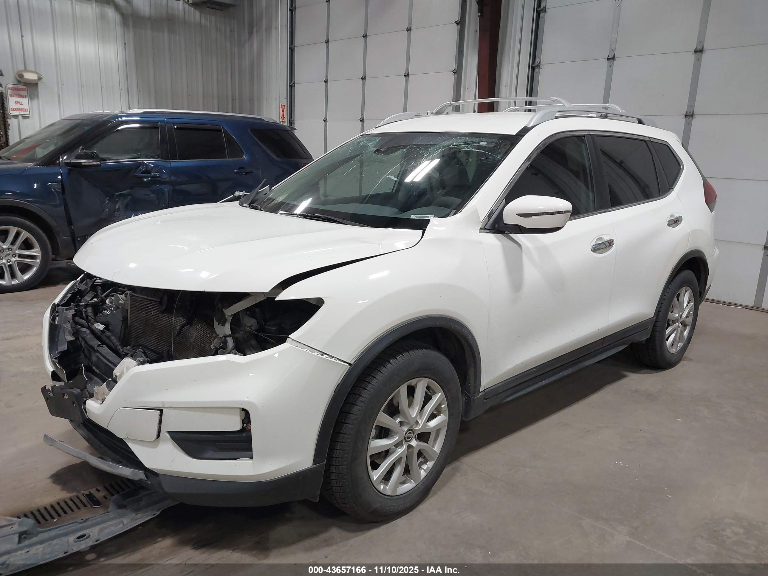 NISSAN ROGUE image 2